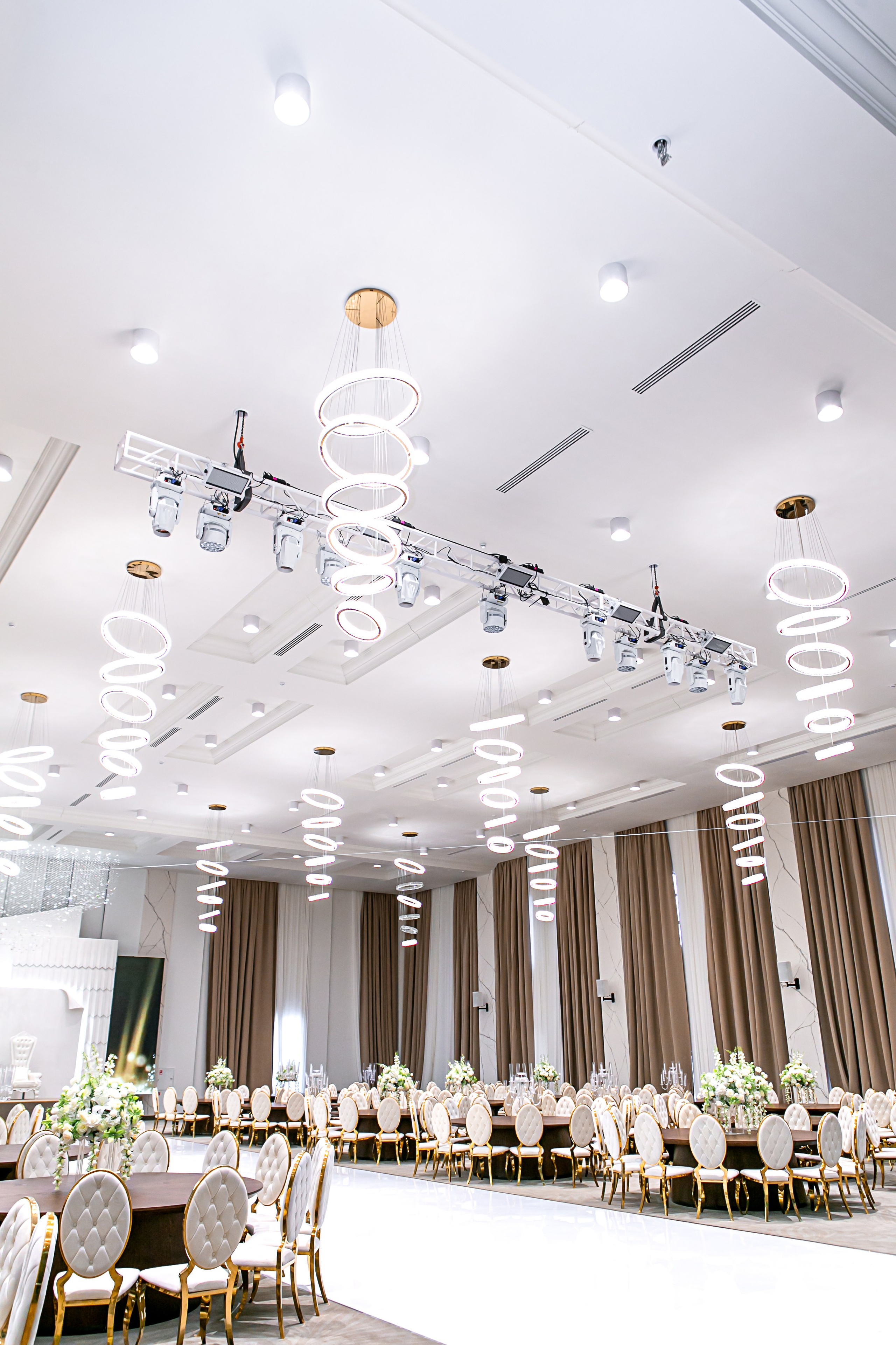 Банкетный зал Grand Holl. Контент фотограф, съемка для маркетплейсов, фуд съемка и репортажи в Новосибирске Ралия Галеева