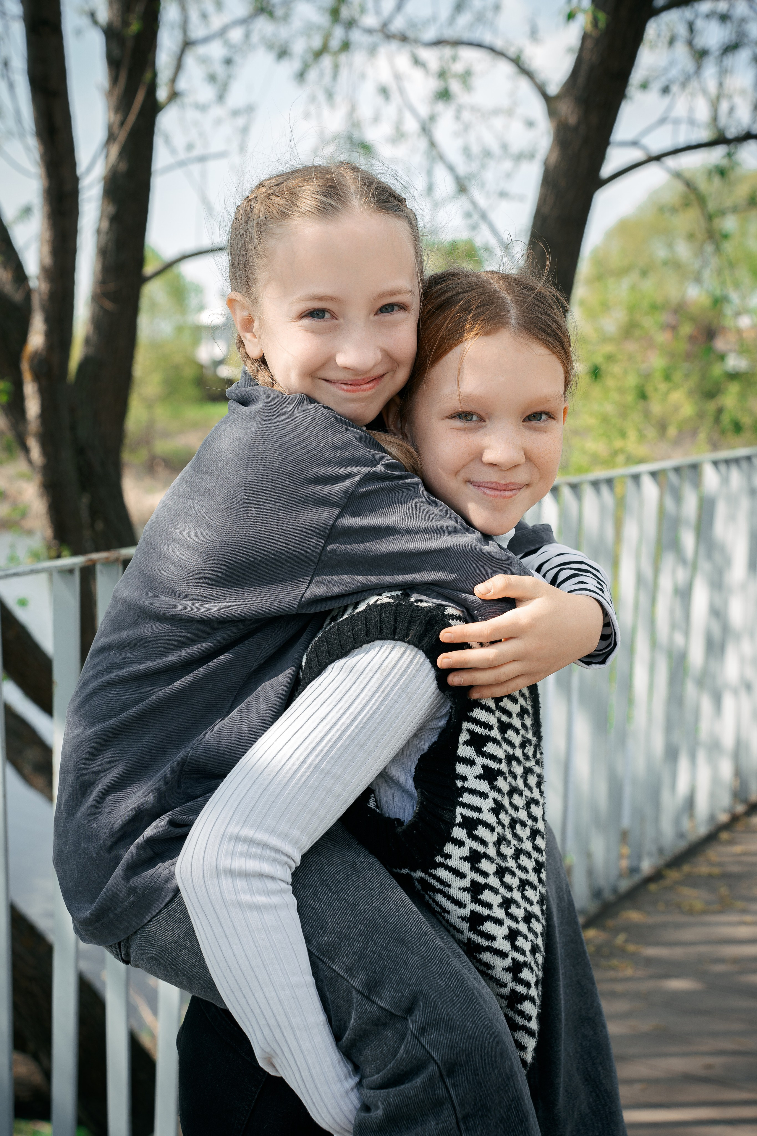 Прогулки в школьном дворе. Фотограф Казакова Анастасия