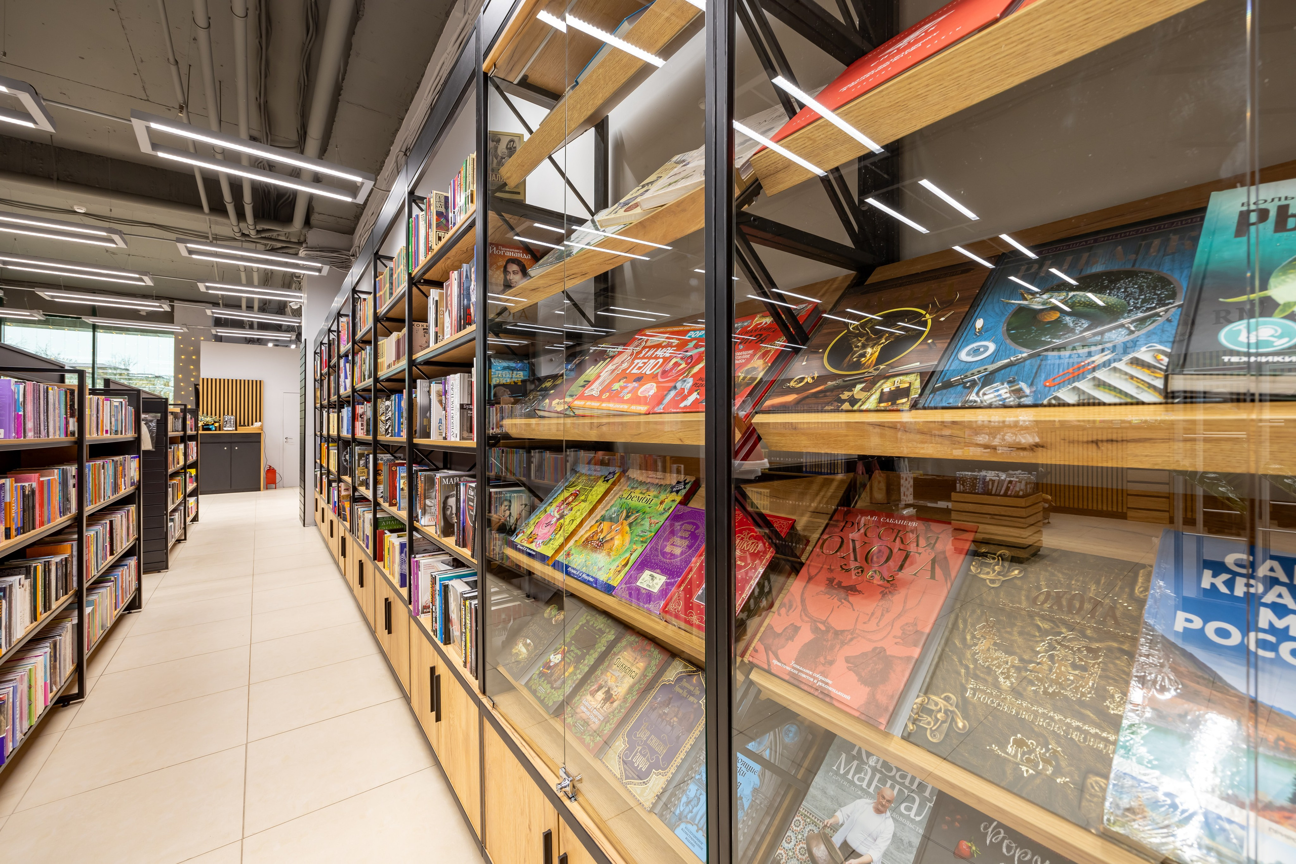 Съемка для производителя торгового оборудования в ТЦ «Серпантин». Интерьерный фотограф в Москве Сергей Чекмезов