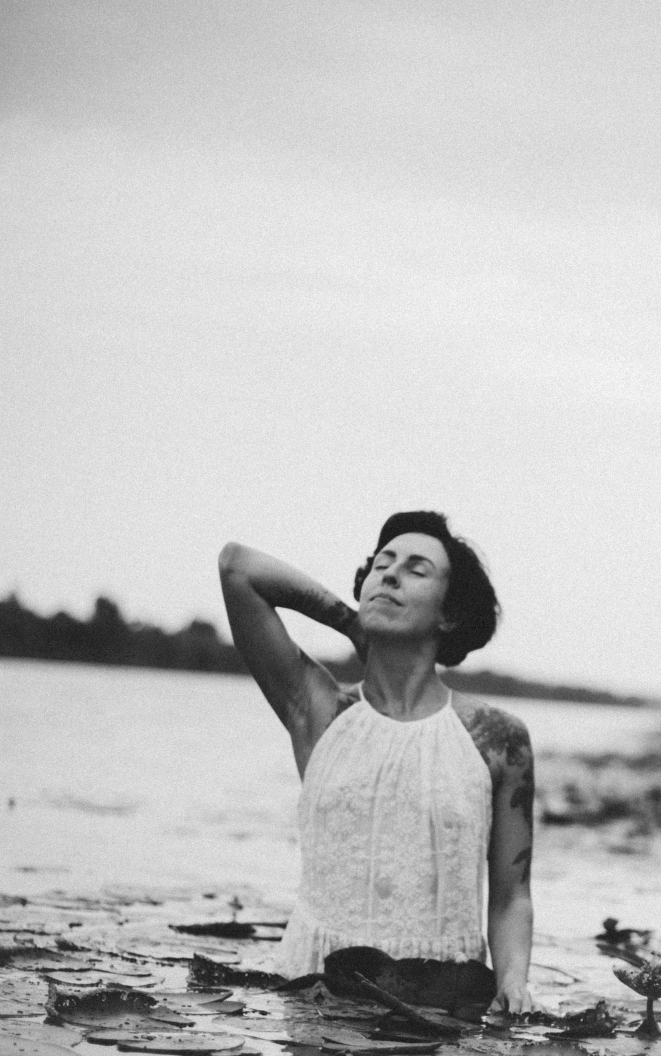 Есенин у реки. Фотограф в Нижнем Новгороде