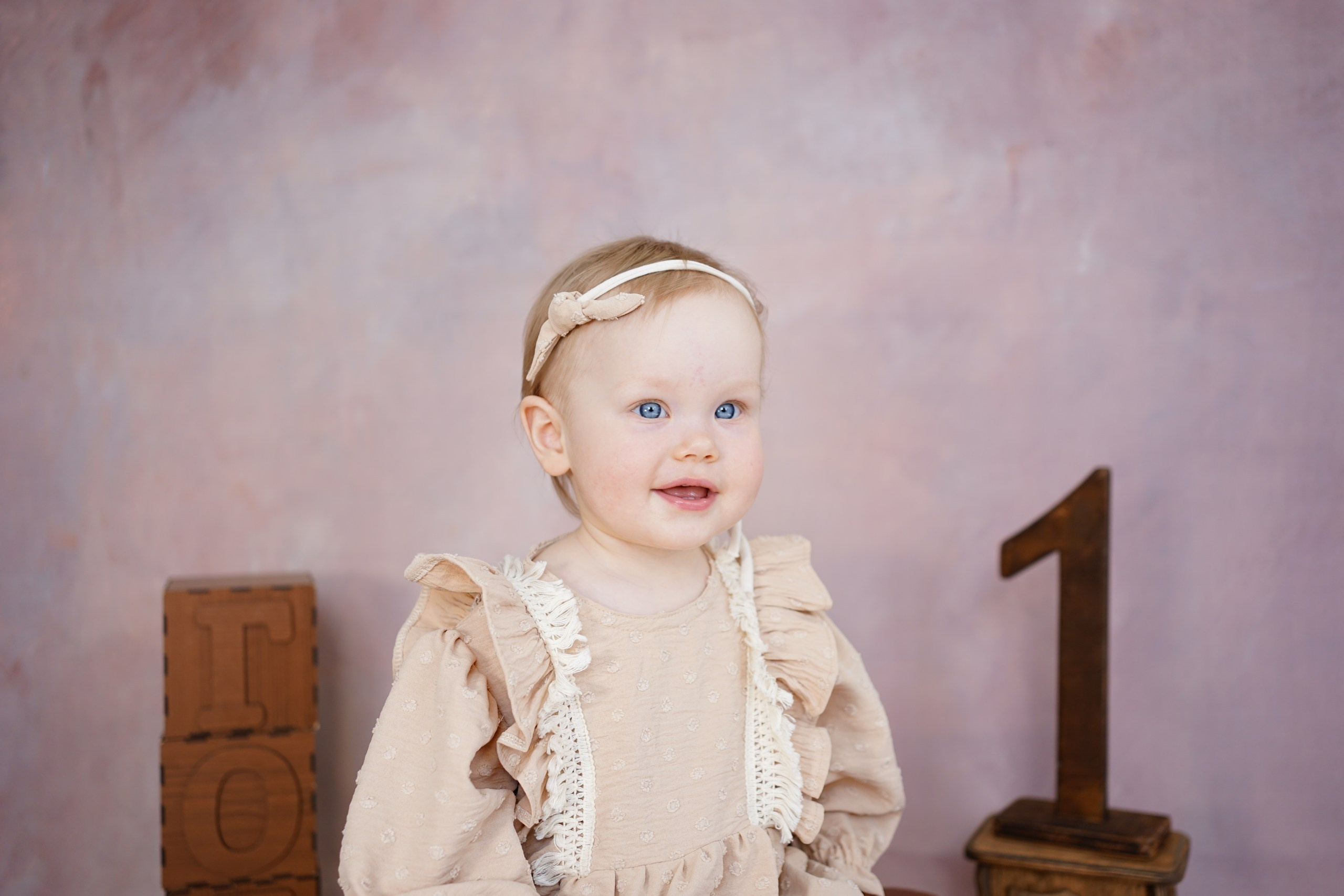 Фотозоны на ХОЛСТЕ. Детская Фотостудия ГОДОВАСИКИ в Санкт-Петербурге фотосесия на годик