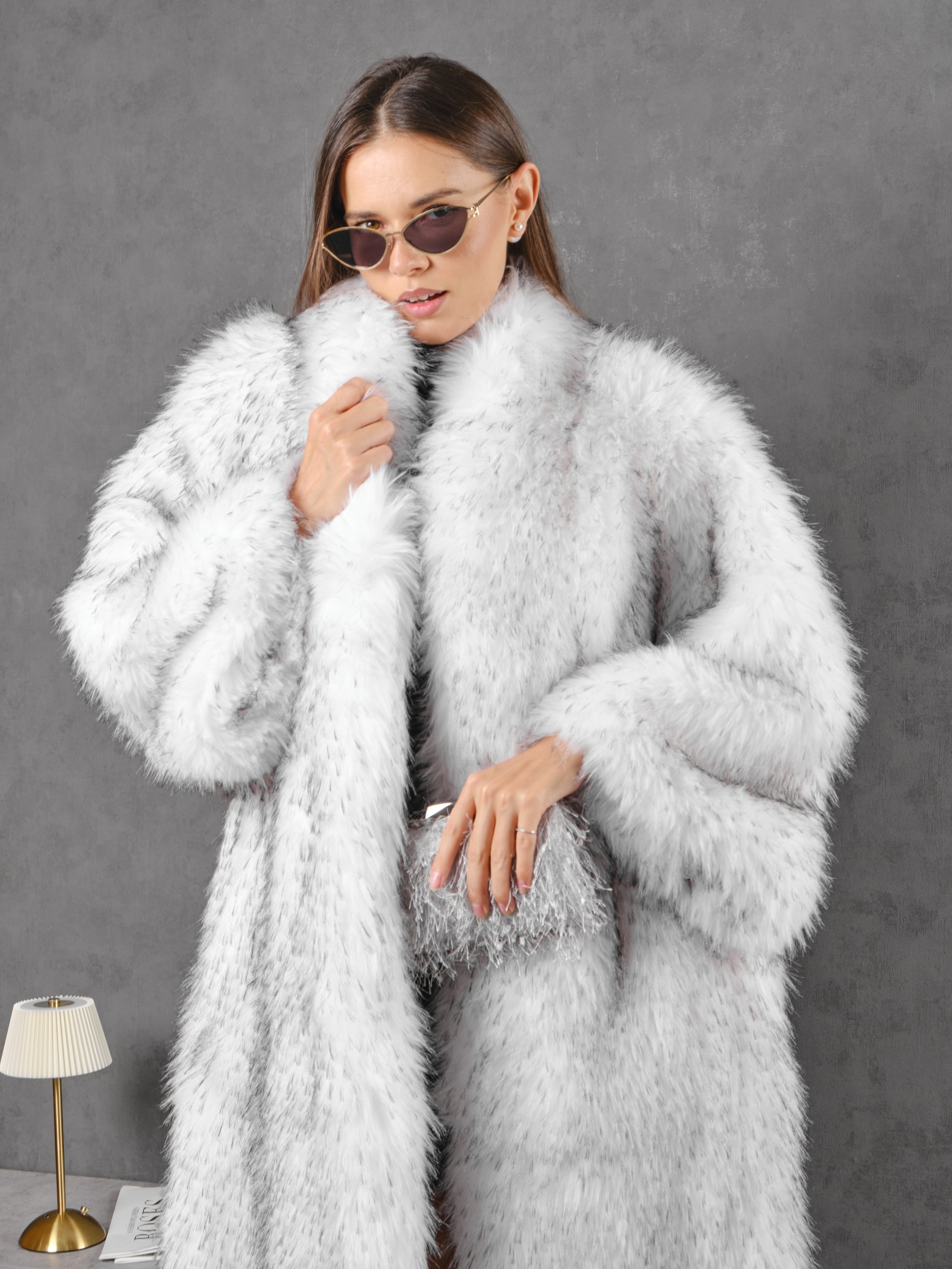 Шубы на сером фоне. Фотостудия для Wildberries Ozon