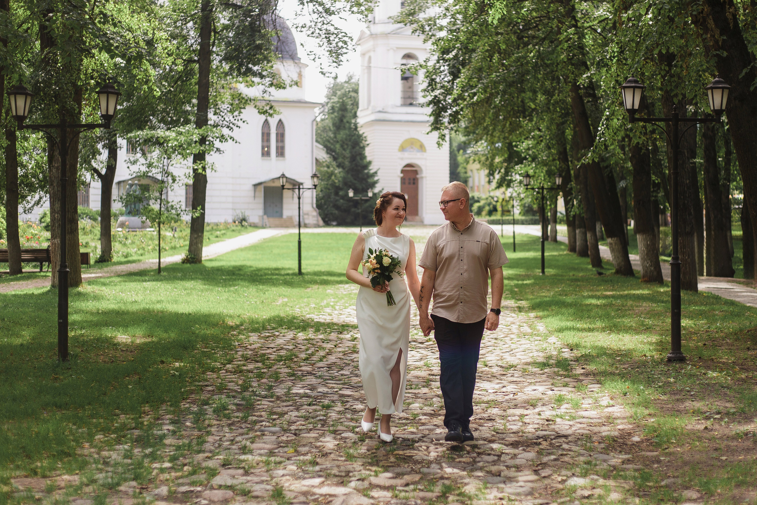 Свадебная фотосессия в природном уголке среди города. Главная