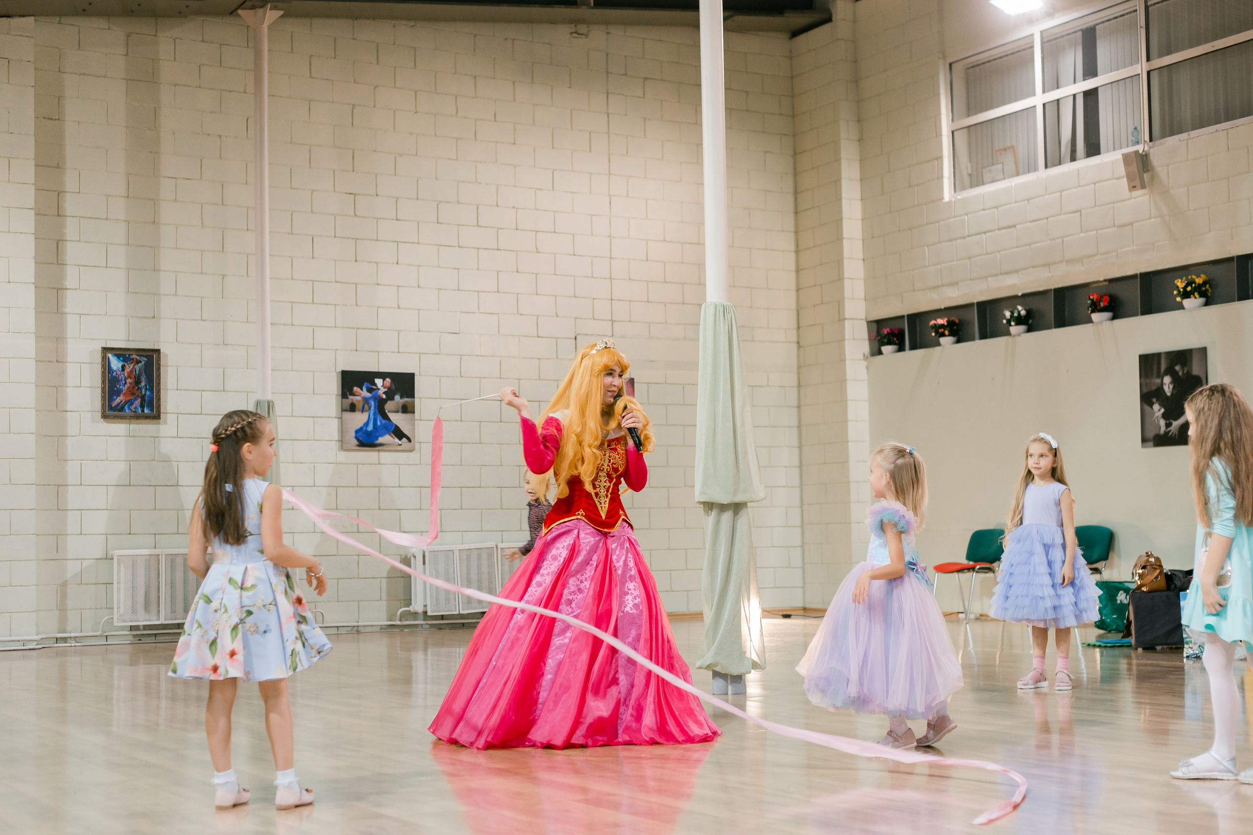 Фотосъемка детского дня рожденья. Видеосъемка и фотосъемка свадеб. Фотограф и оператор на свадьбу. Видеосъемка подкастов, собственная видео-фотостудии. Предметная фотосъемка