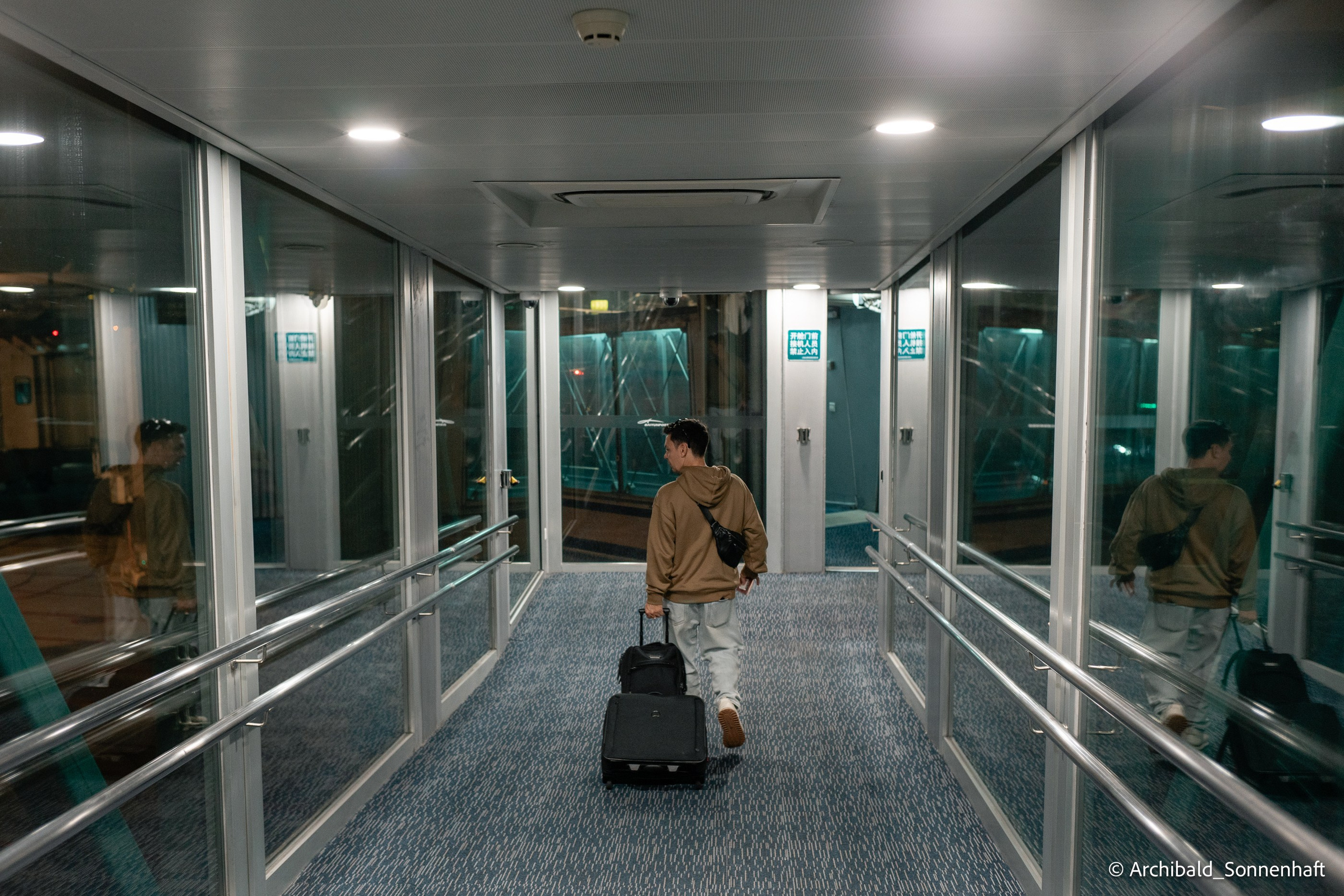 Thai monk. Photographer in Guangzhou, China. Archibald Sonnenhaft