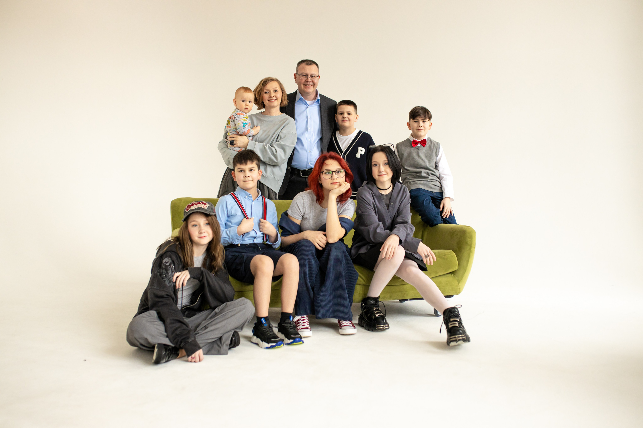 Семейная фотосессия на циклораме с естественным светом. Фотограф в Железнодорожном и Балашихе