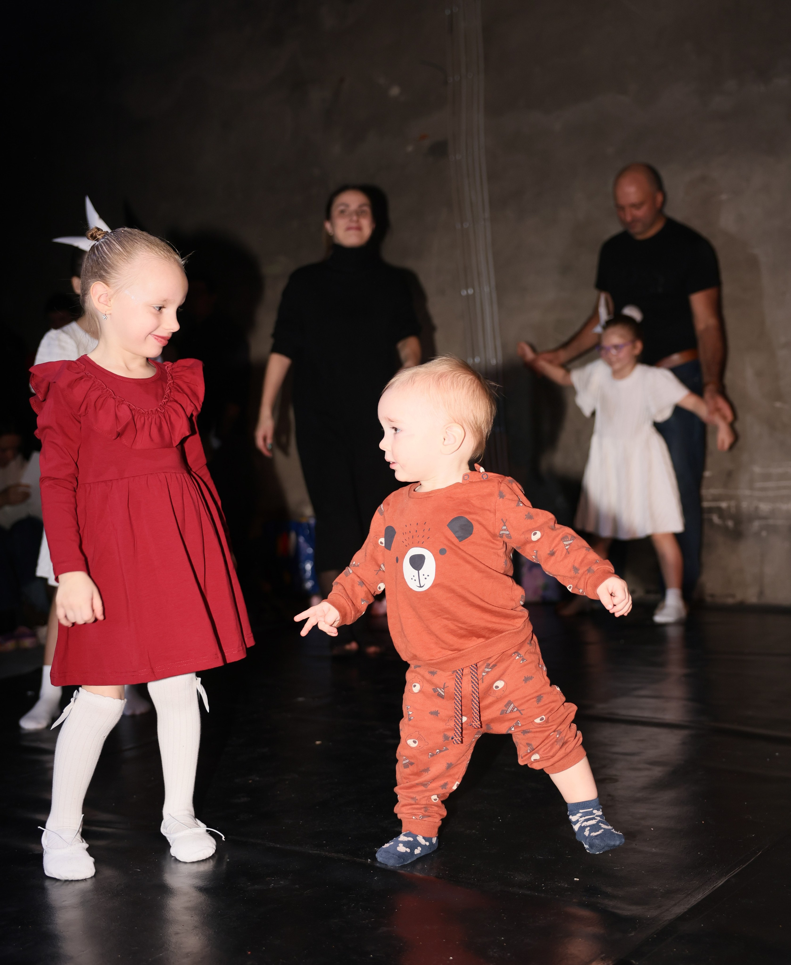 Новогодние танцы. Главная