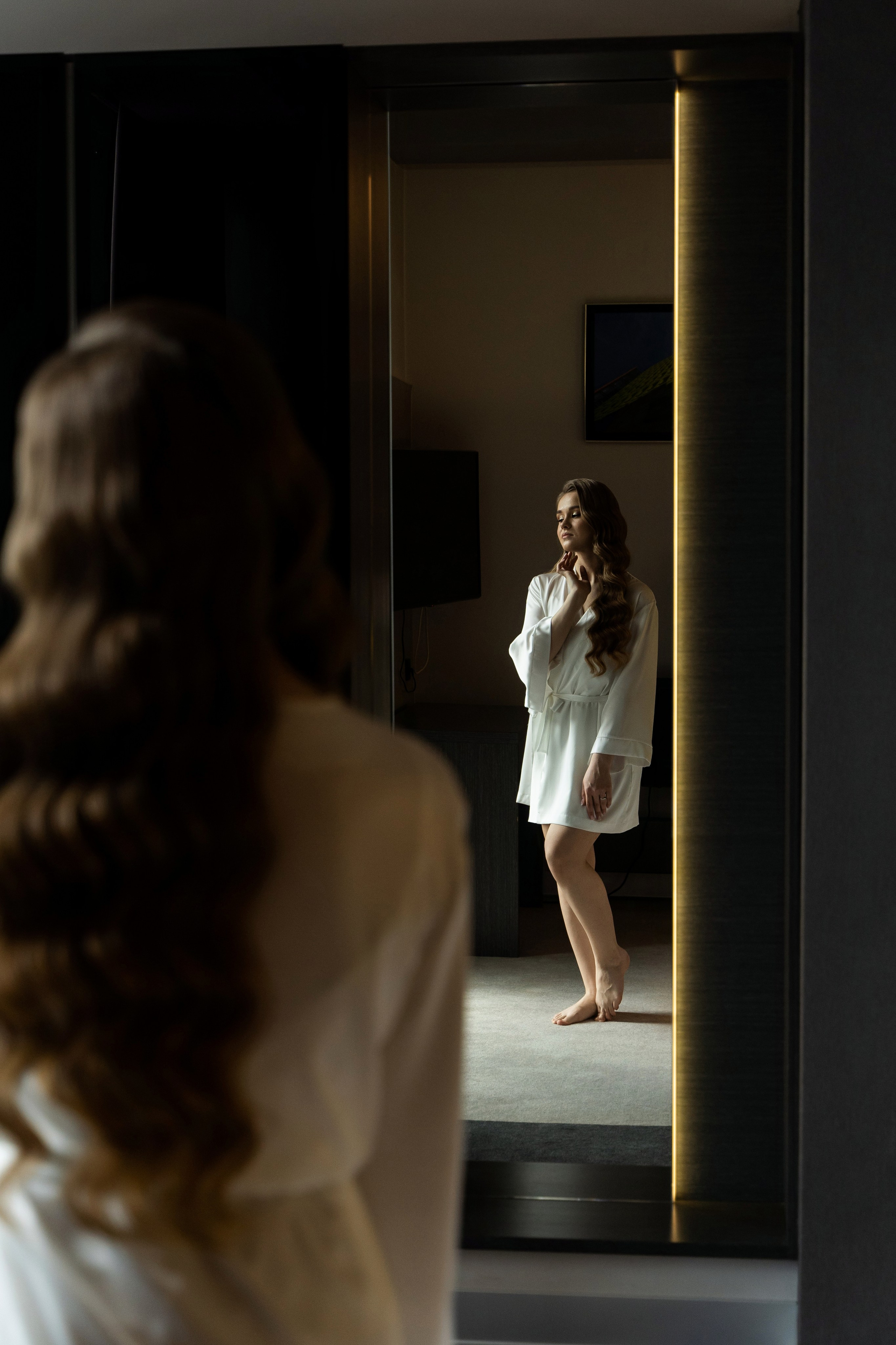 Свадебная фотосессия в Екатеринбурге, фотосессия у Оперного театра, сборы в отеле. Фотограф Татьяна Мамонтова