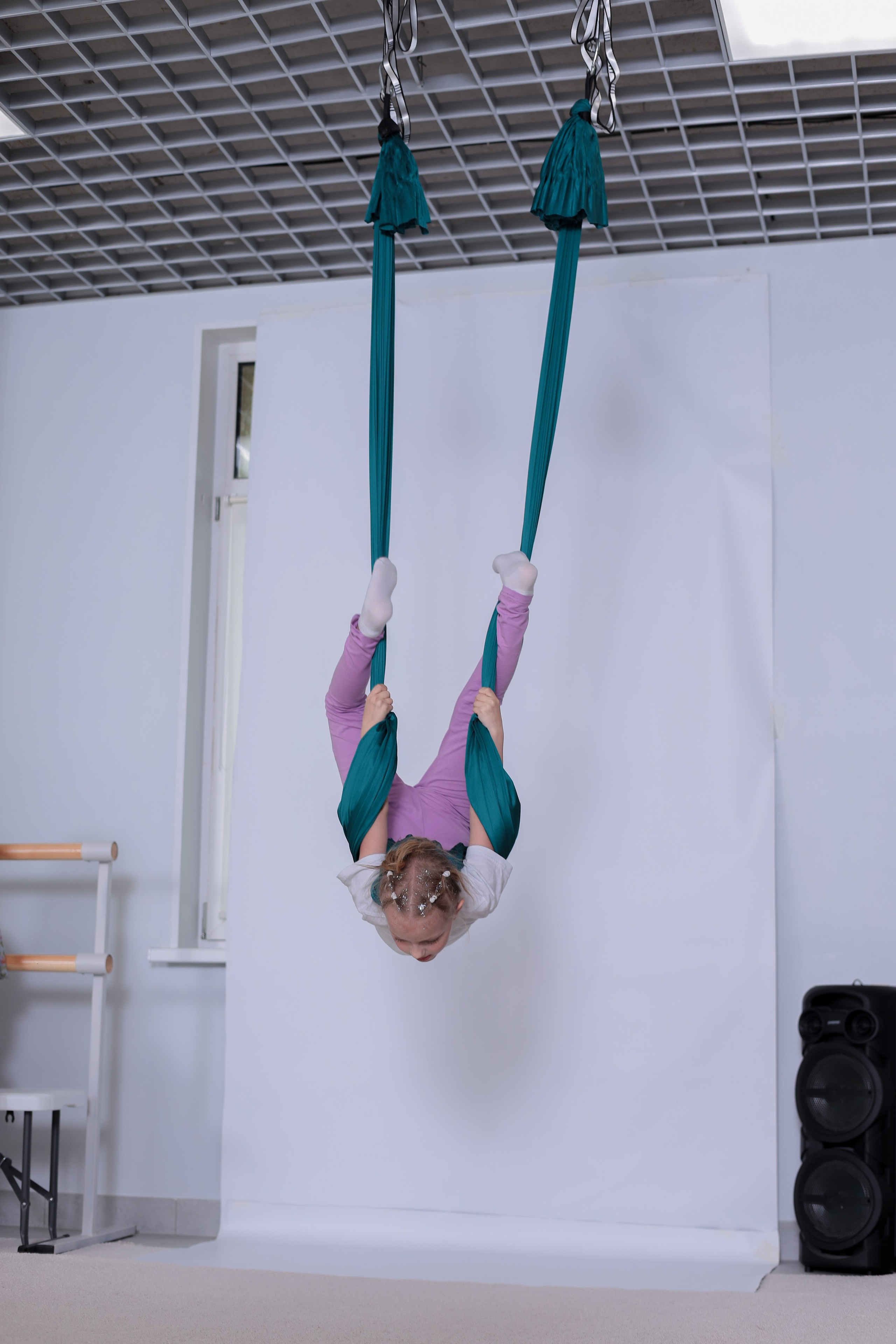 Детская аэройога. Фотограф Надршина Лилия