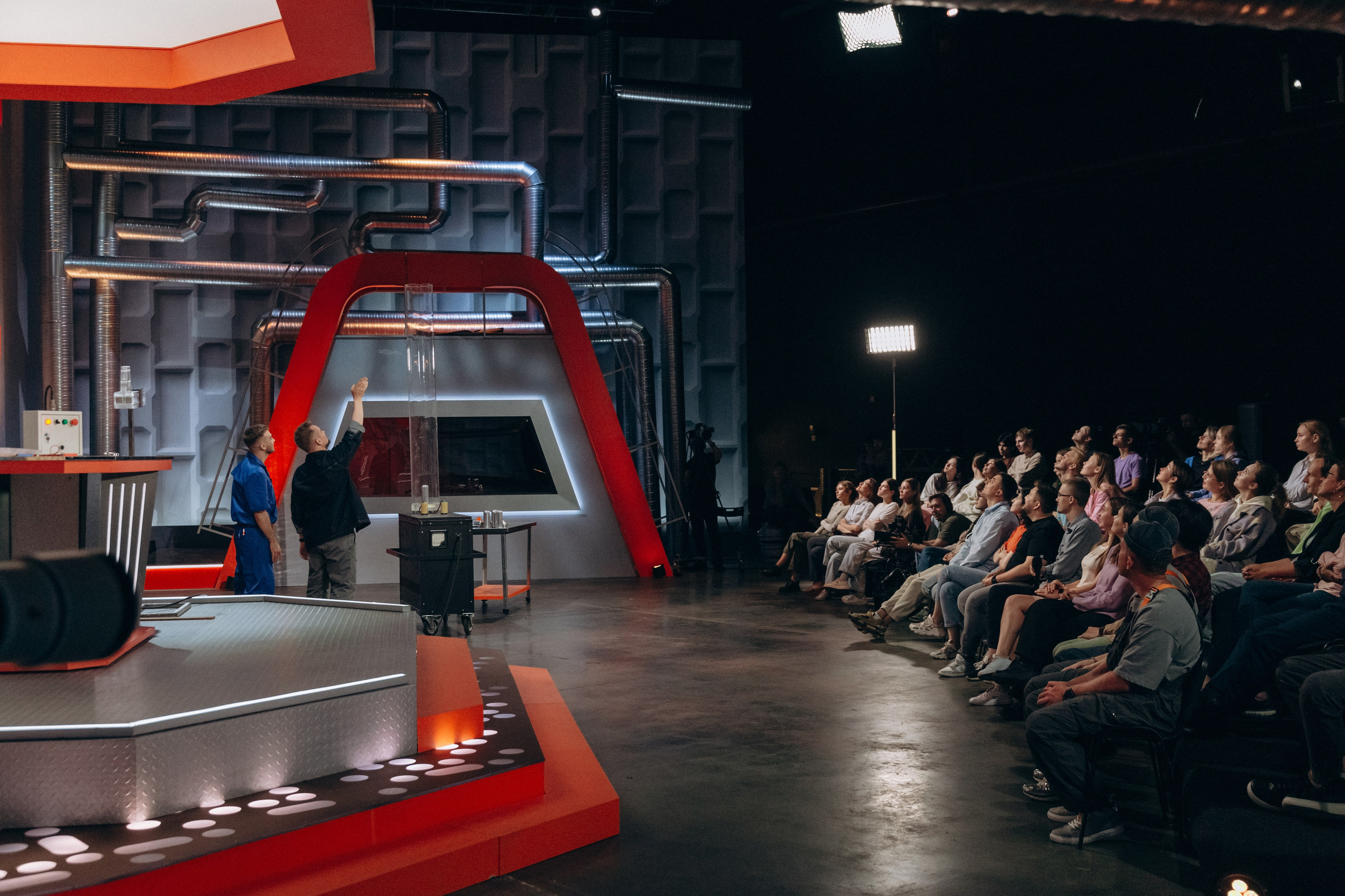 Наука в шоке. Олег Левин — профессиональный концертный и бэкстейдж фотограф в Москве