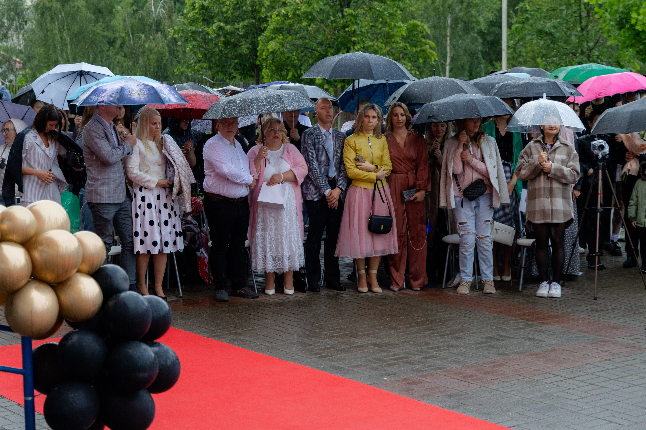 Школьный выпускной 2025 год в Минске, Беларуси. Свадебный фотограф в Минске/Беларуси Сергей Спиридонов