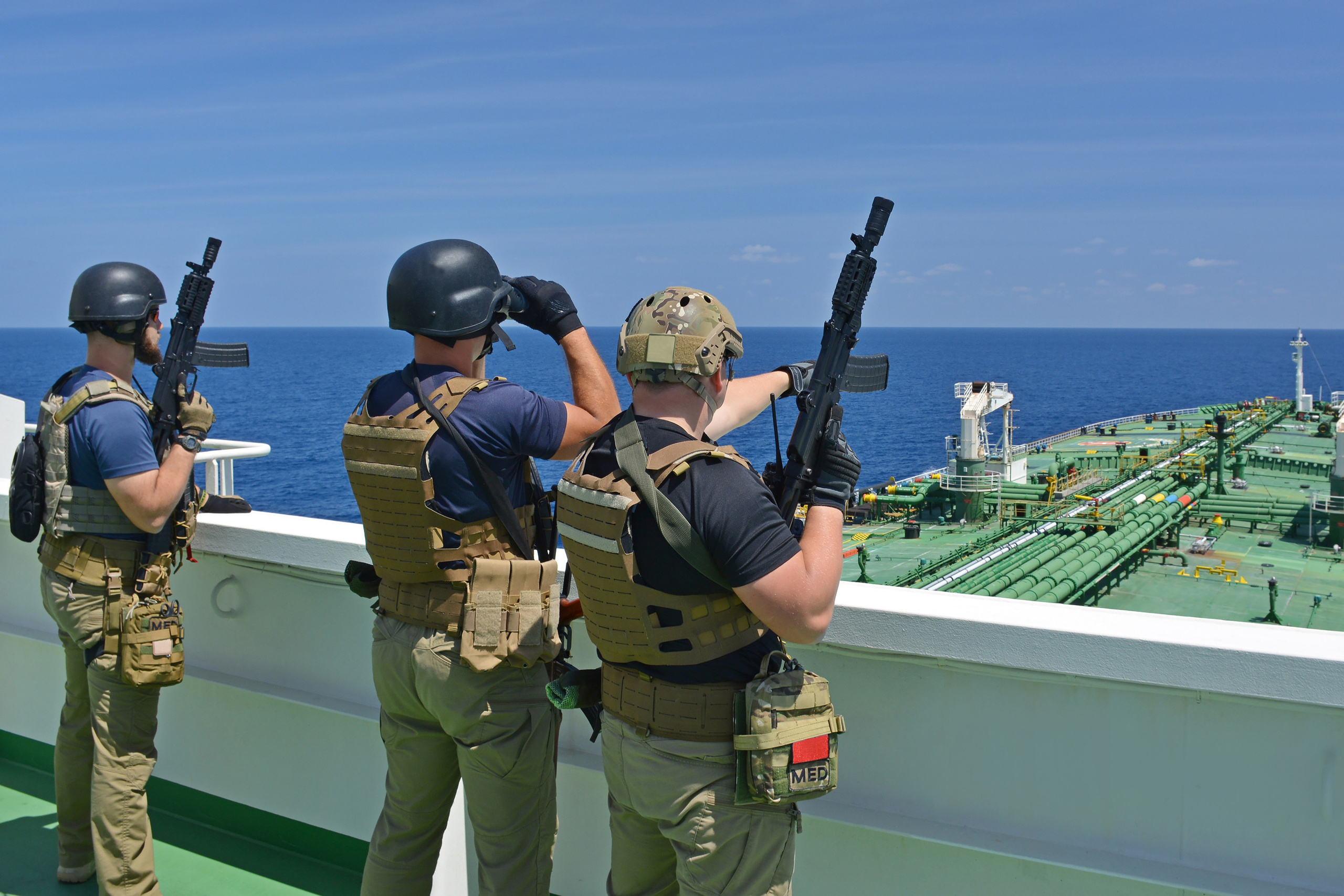 Охранники на борту танкера в пиратском районе