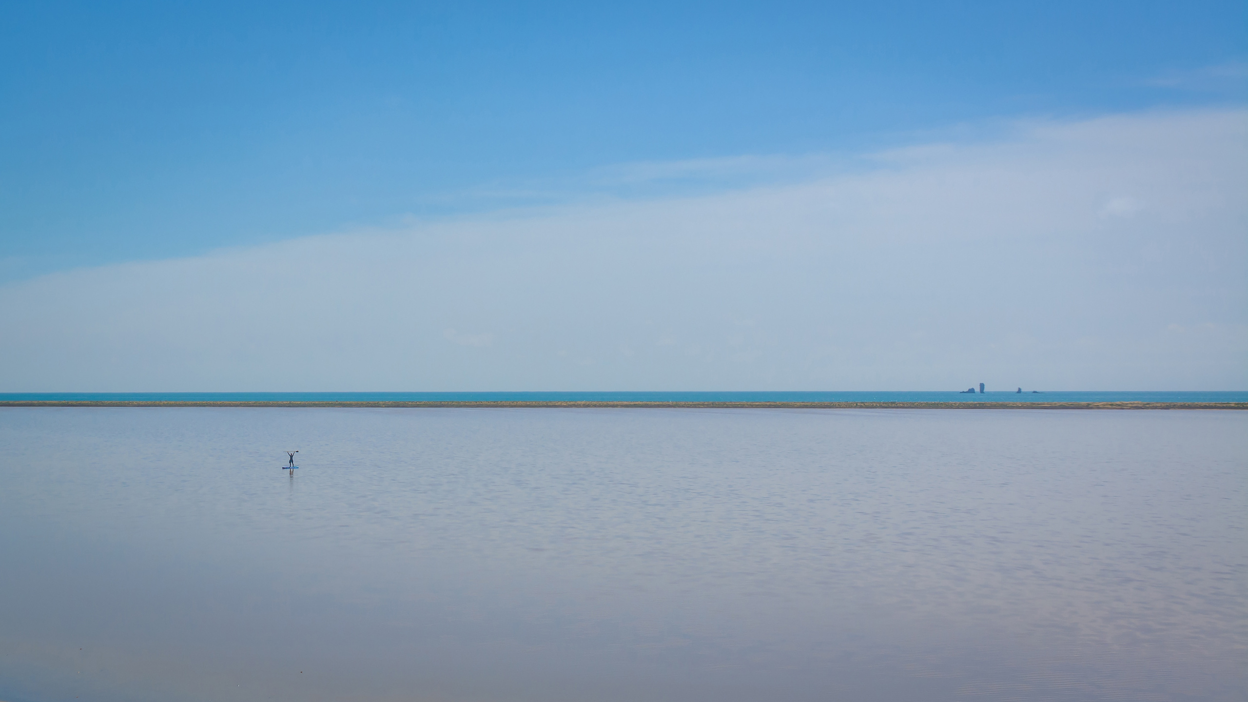 САП в розовом озере
