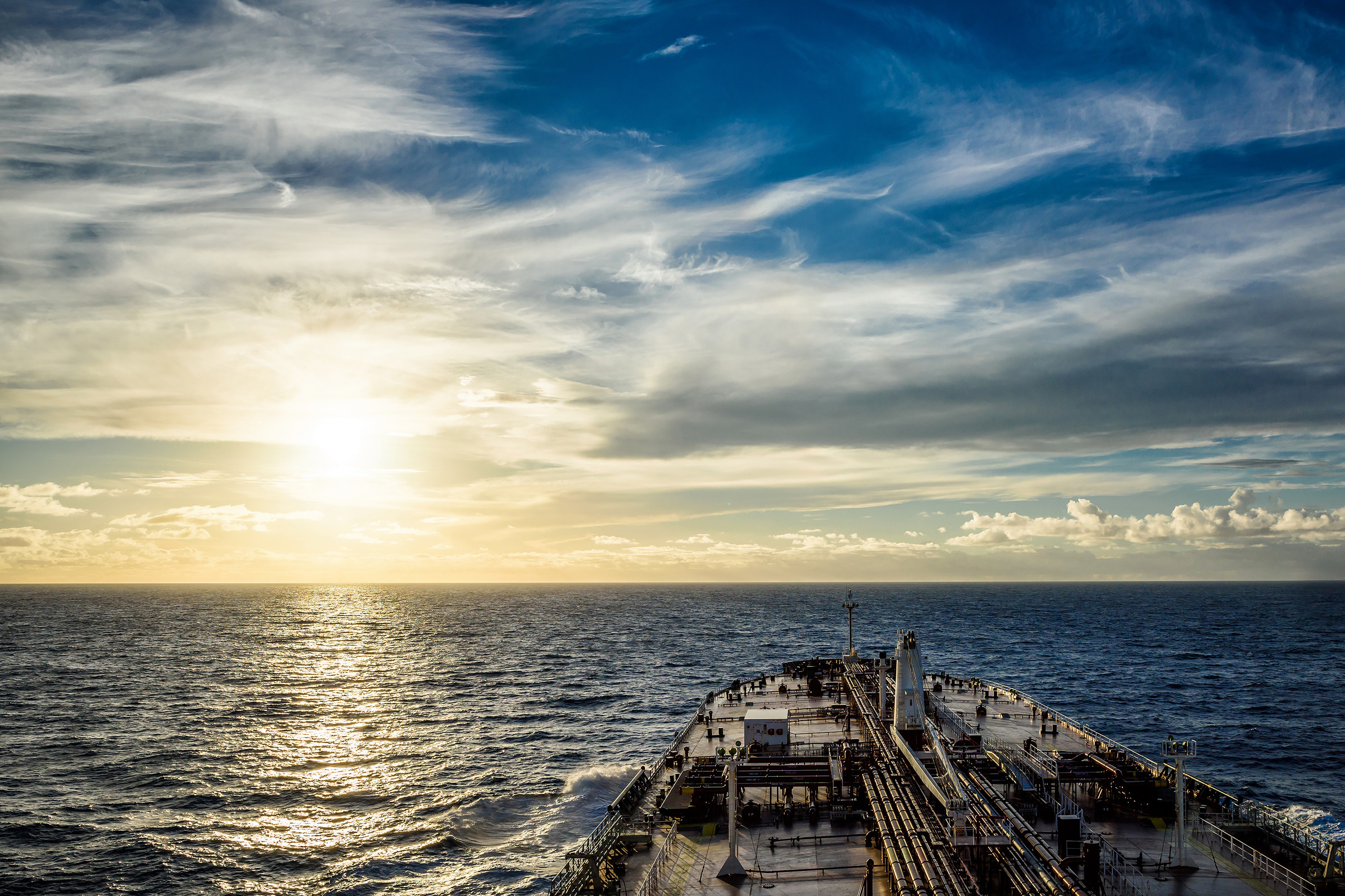 Танкер идет на восход