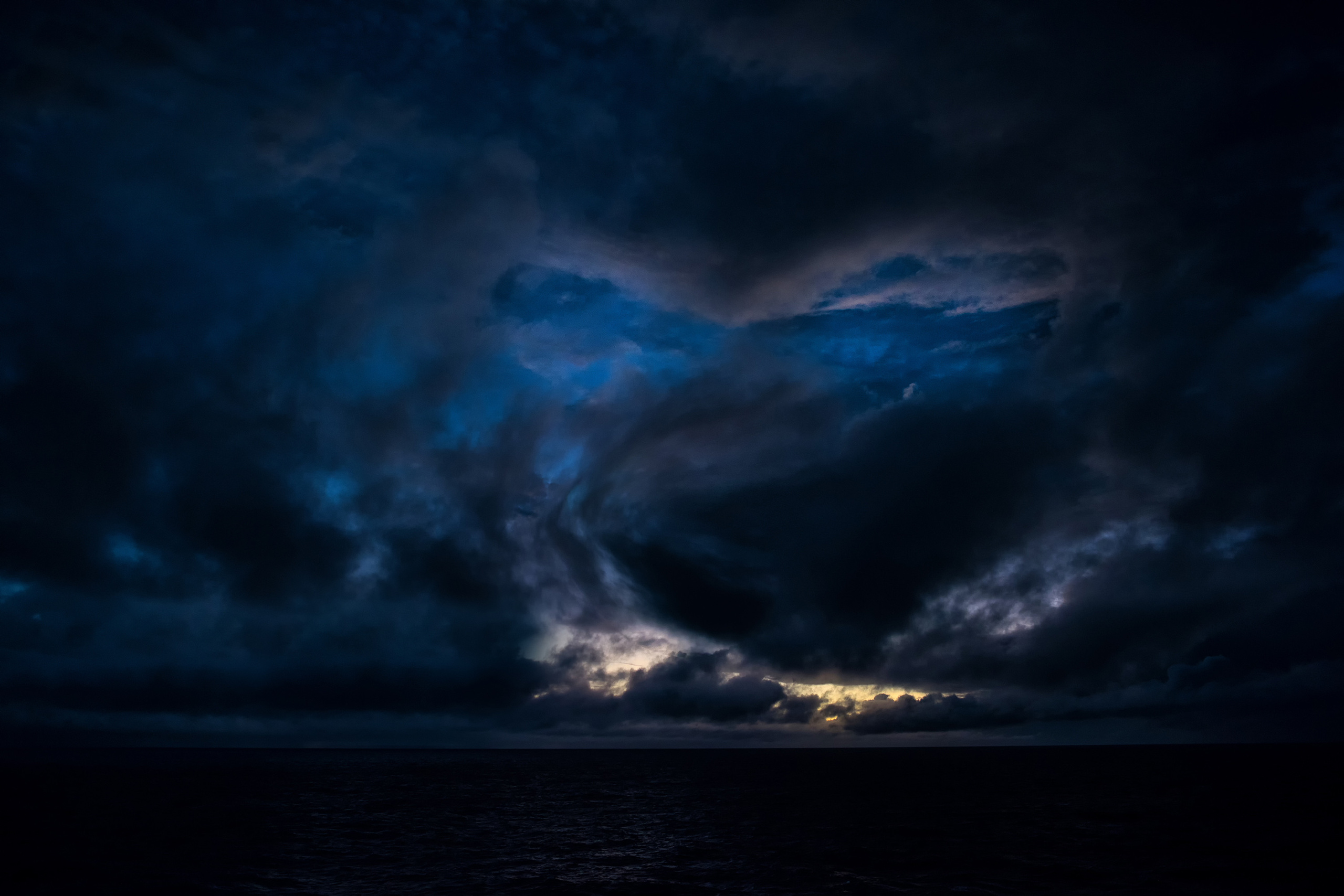 Необычная форма облаков