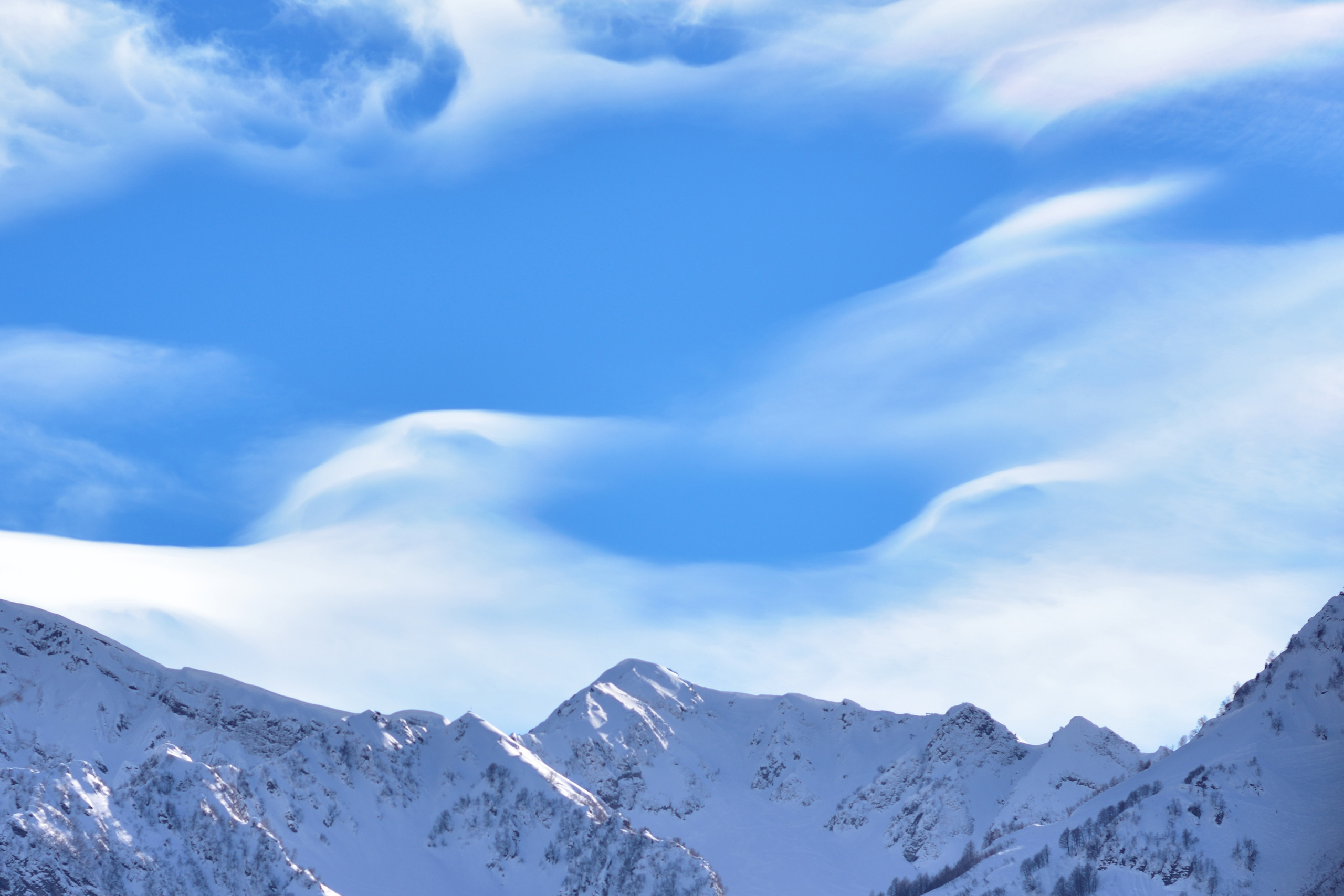 Небо в снежных горах