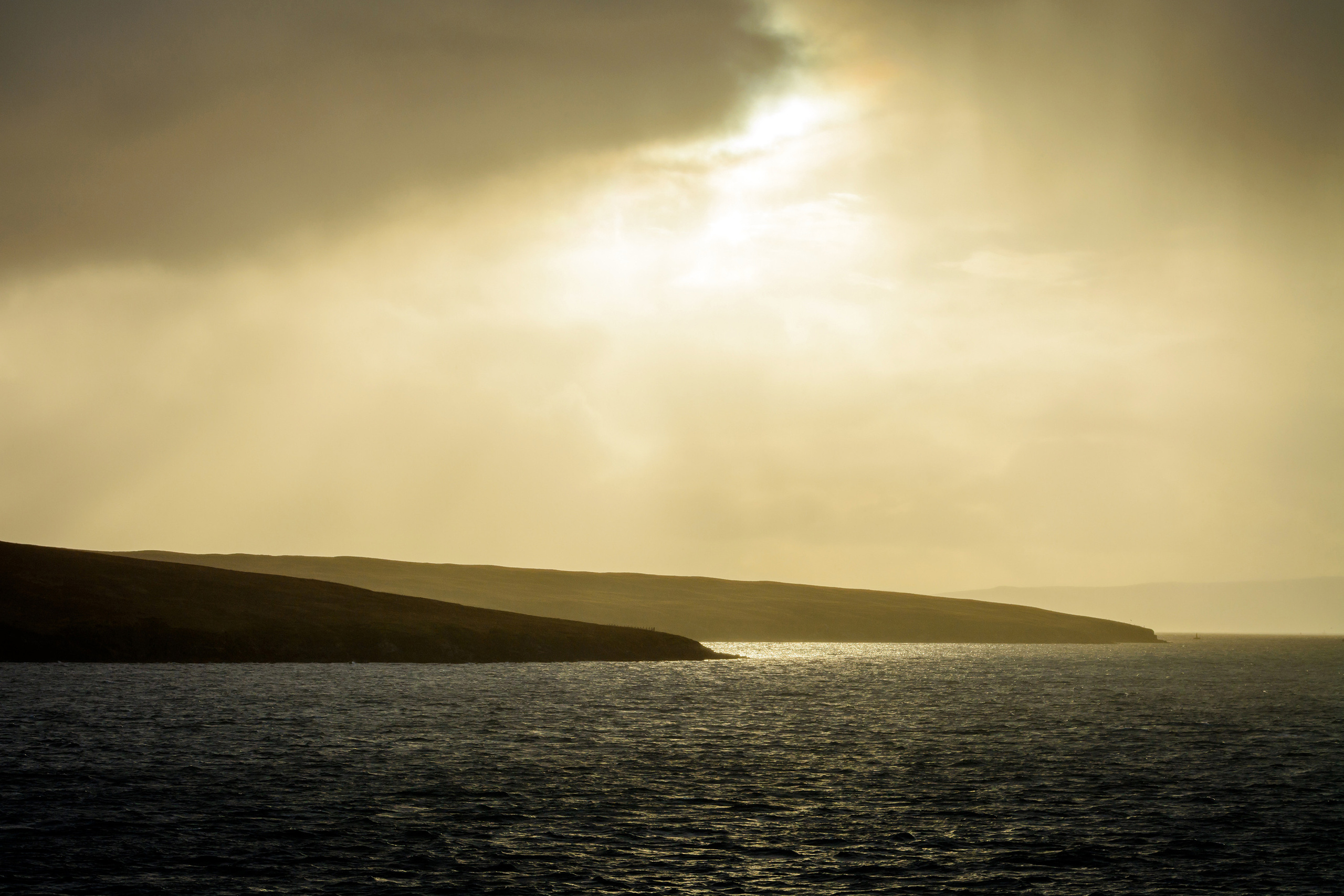 Морской берег в небольшом тумане
