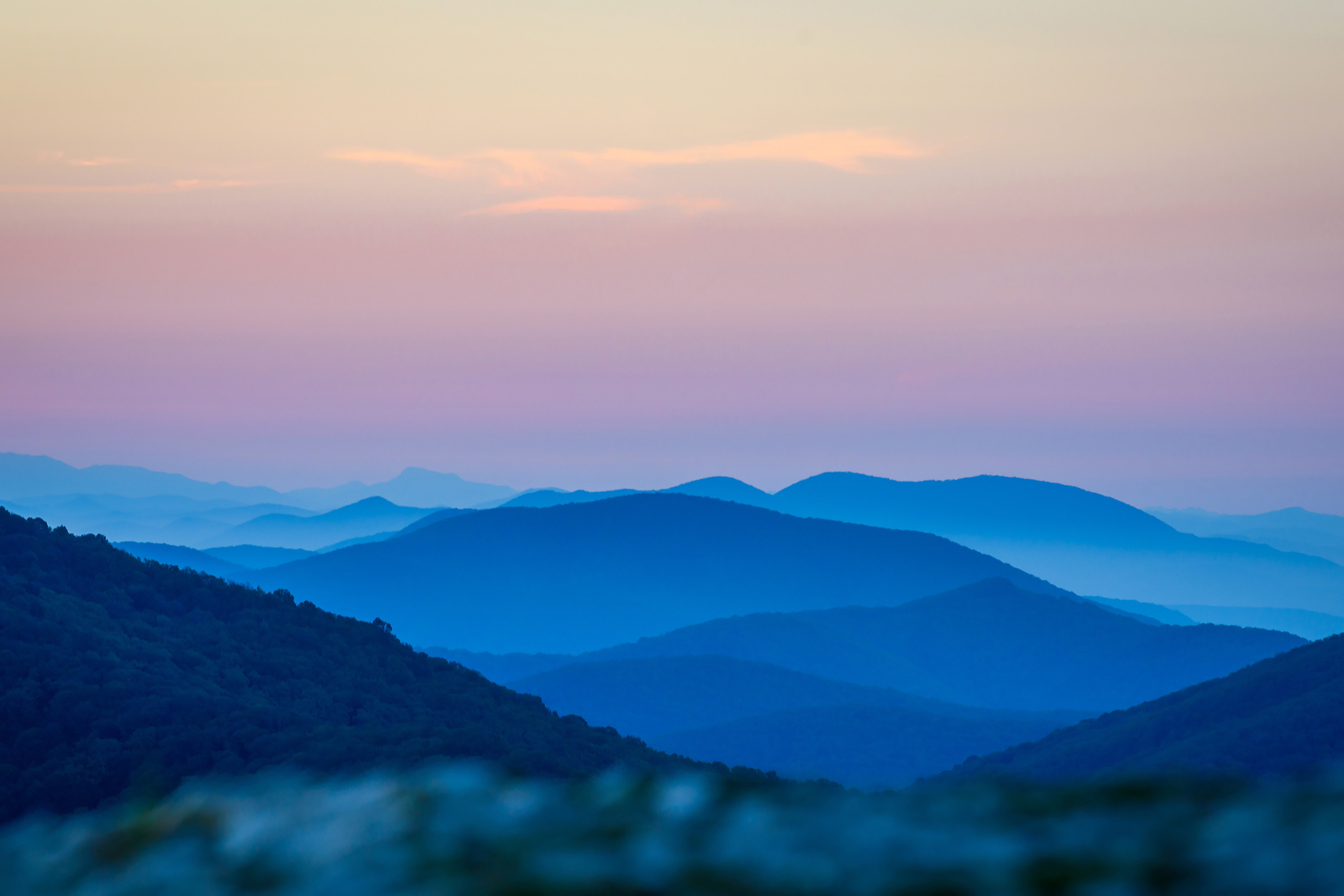 Утро в горах и розовое небо