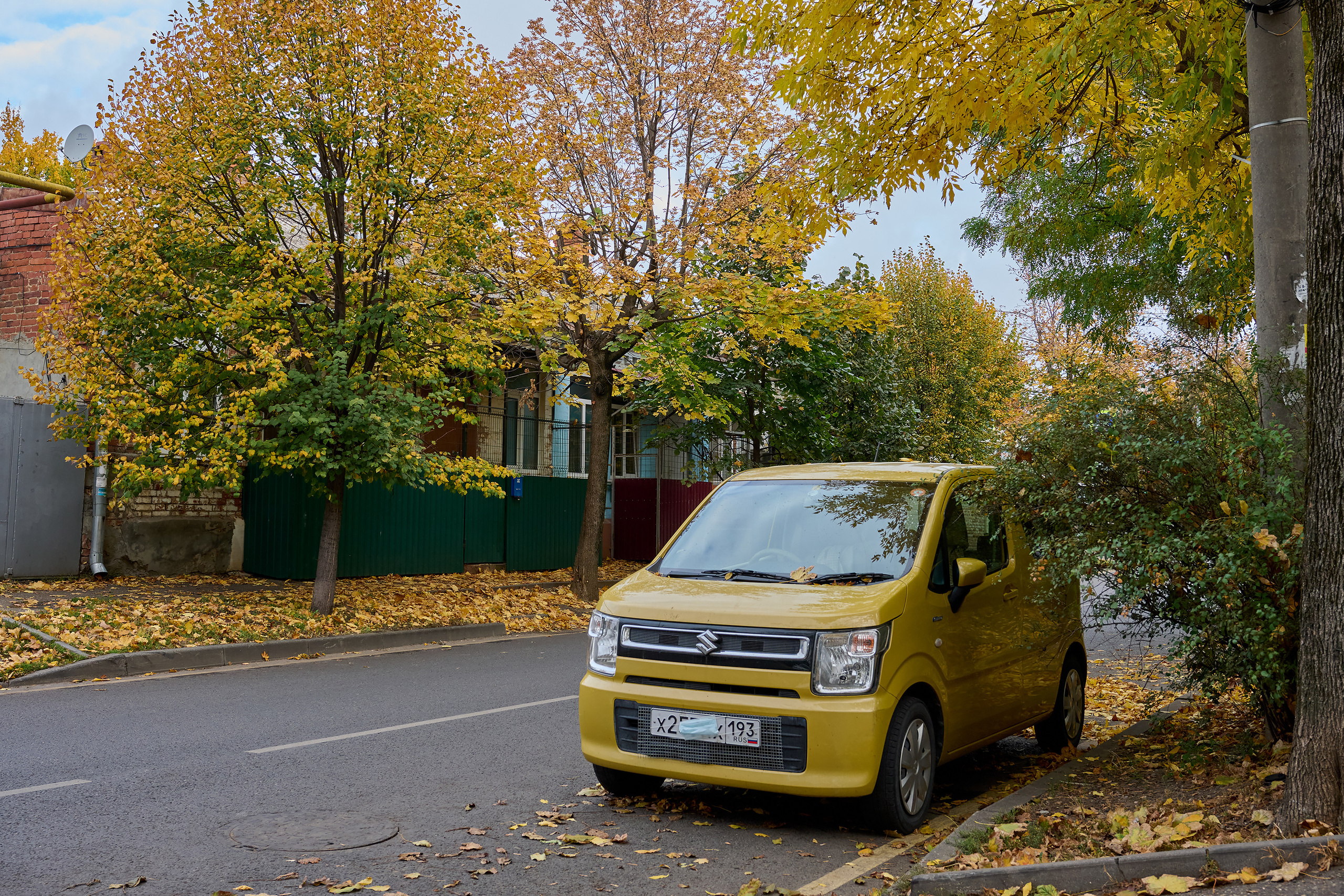 Улицы, люди, транспорт, здания Краснодара