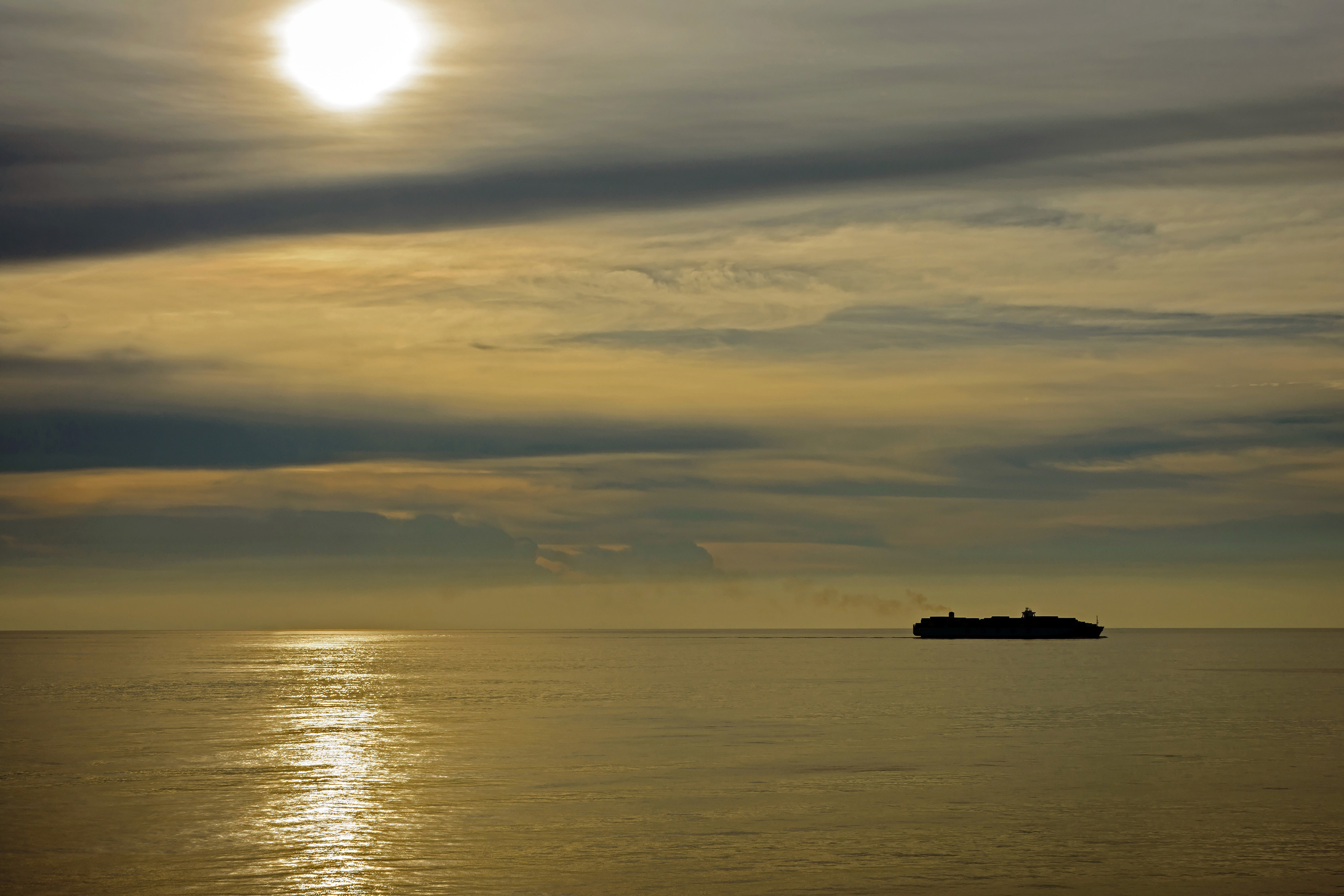 Закат в море