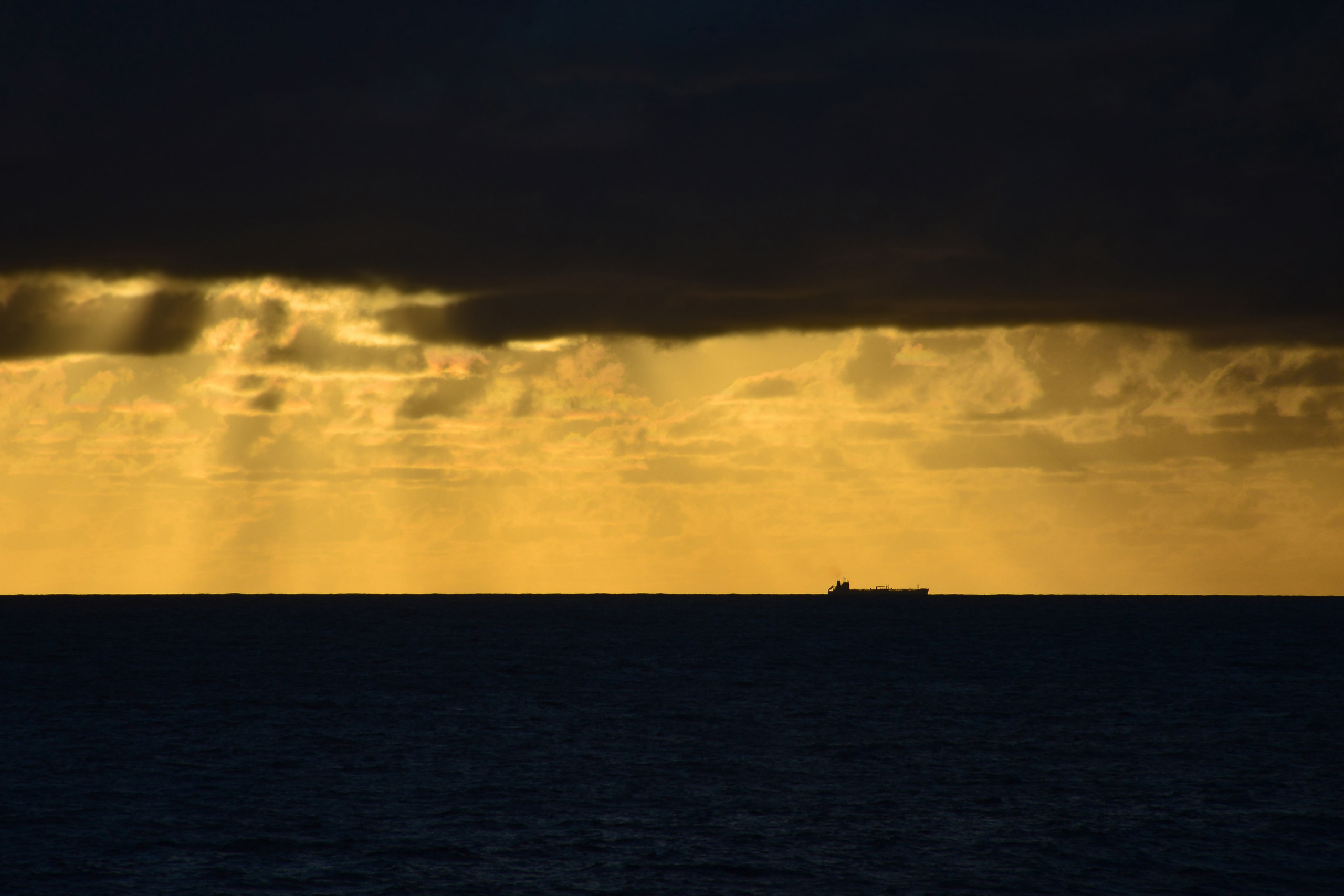 Закат в море