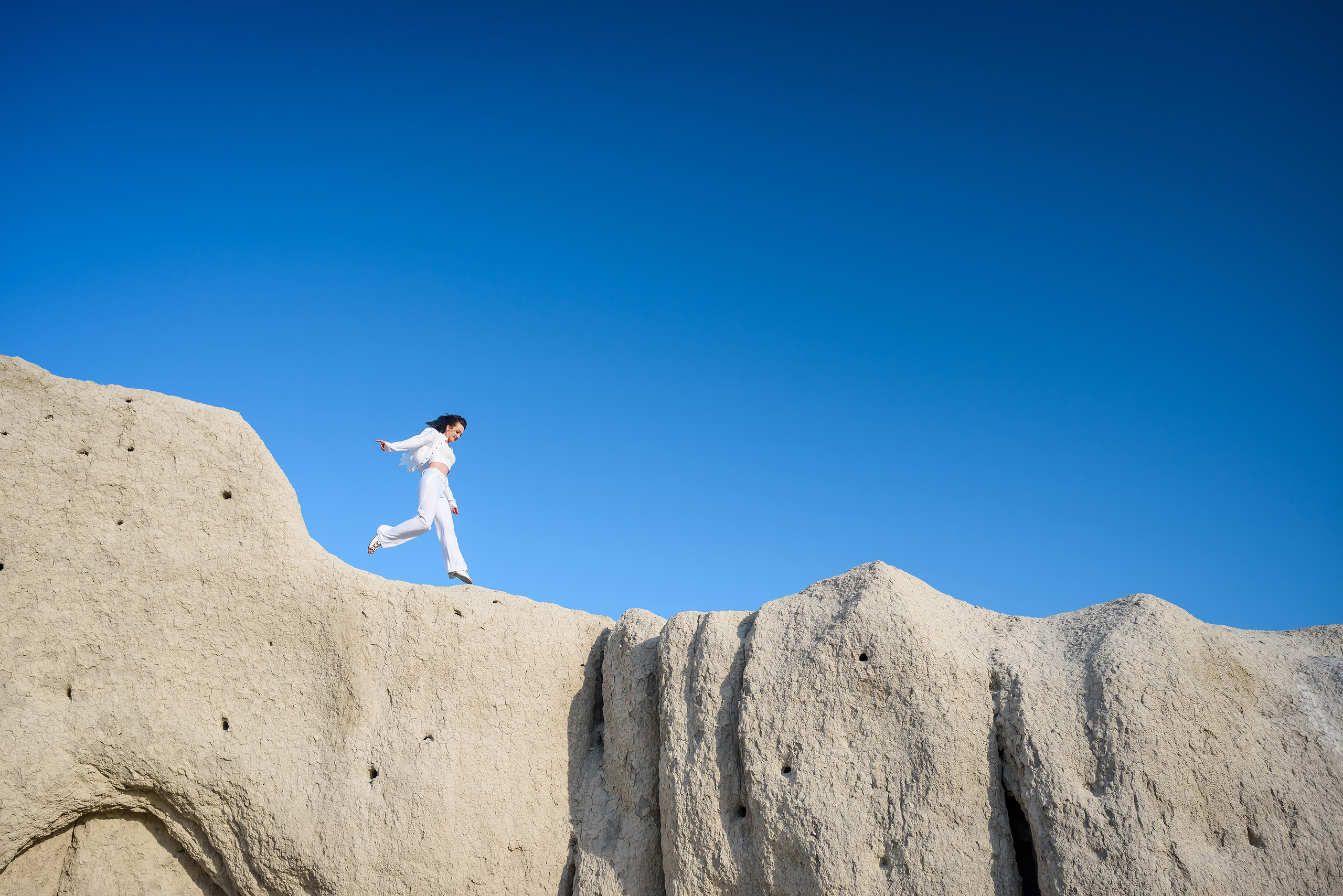 Девушка на скале