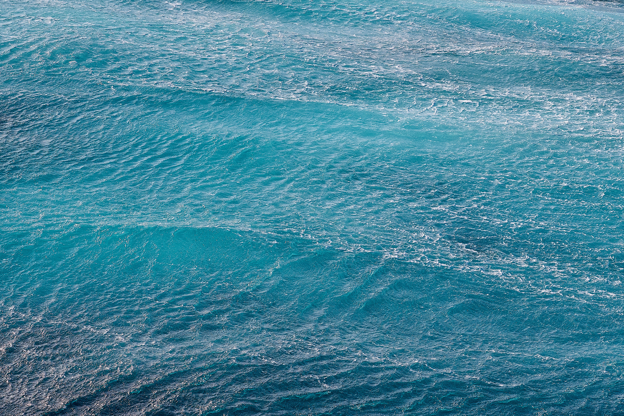Водная поверхность в океане