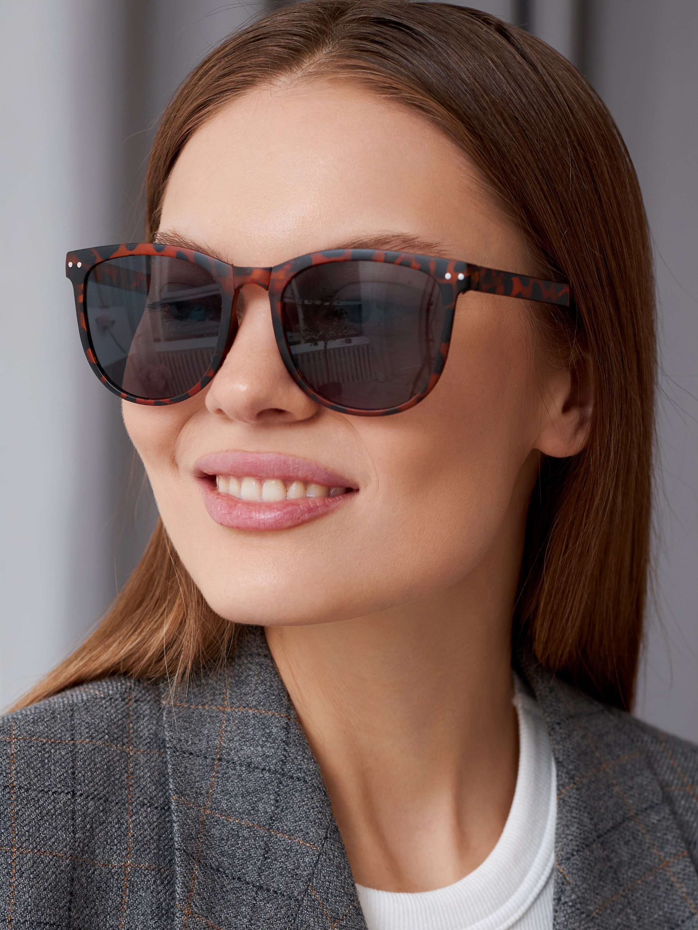 Фотосъемка солнцезащитных очков Екатеринбург Wildberries ВБ Ozon Озон предметная съемка Екб заказать цена фотосъемка товара WB очки предметк. Фотограф Екатеринбург Анастасия Жерновская | Маркетплейсы и нейрофото