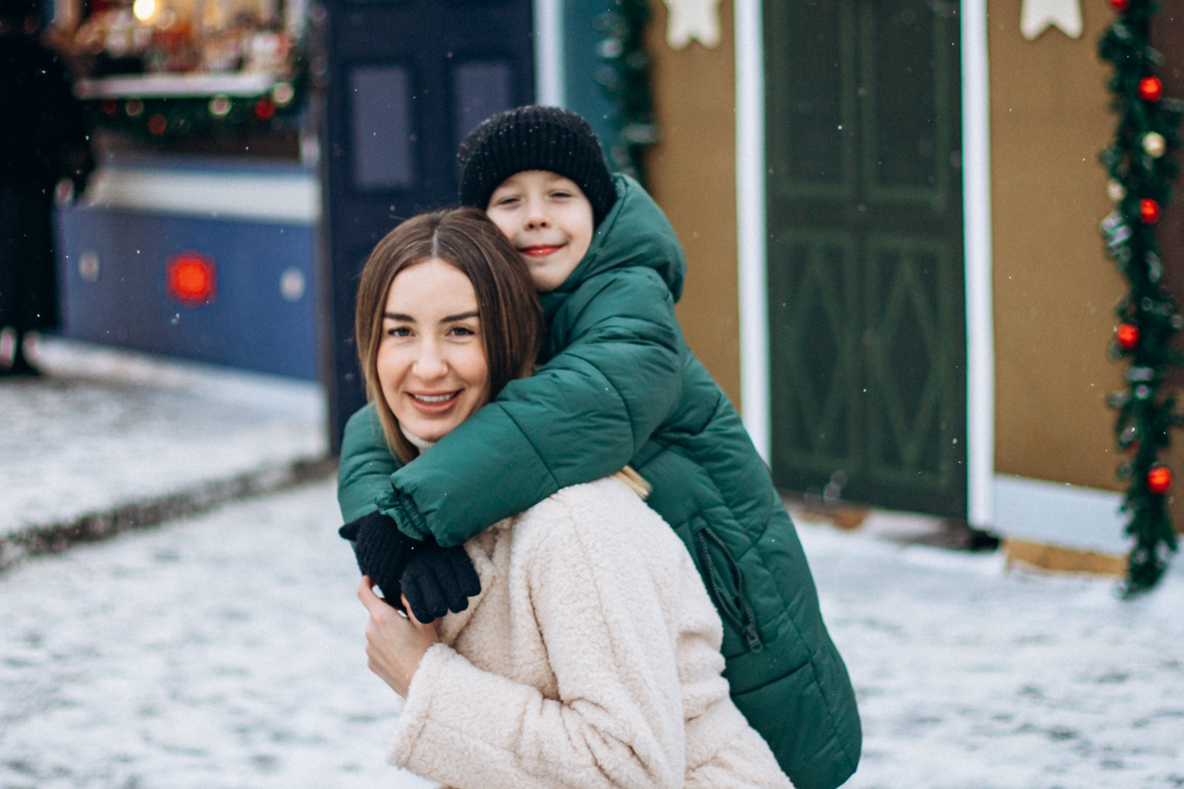 Оксана с сыном в декабре. Фотопрогулка в Петербурге. Индивидуальный и семейный фотограф в Санкт-Петербурге