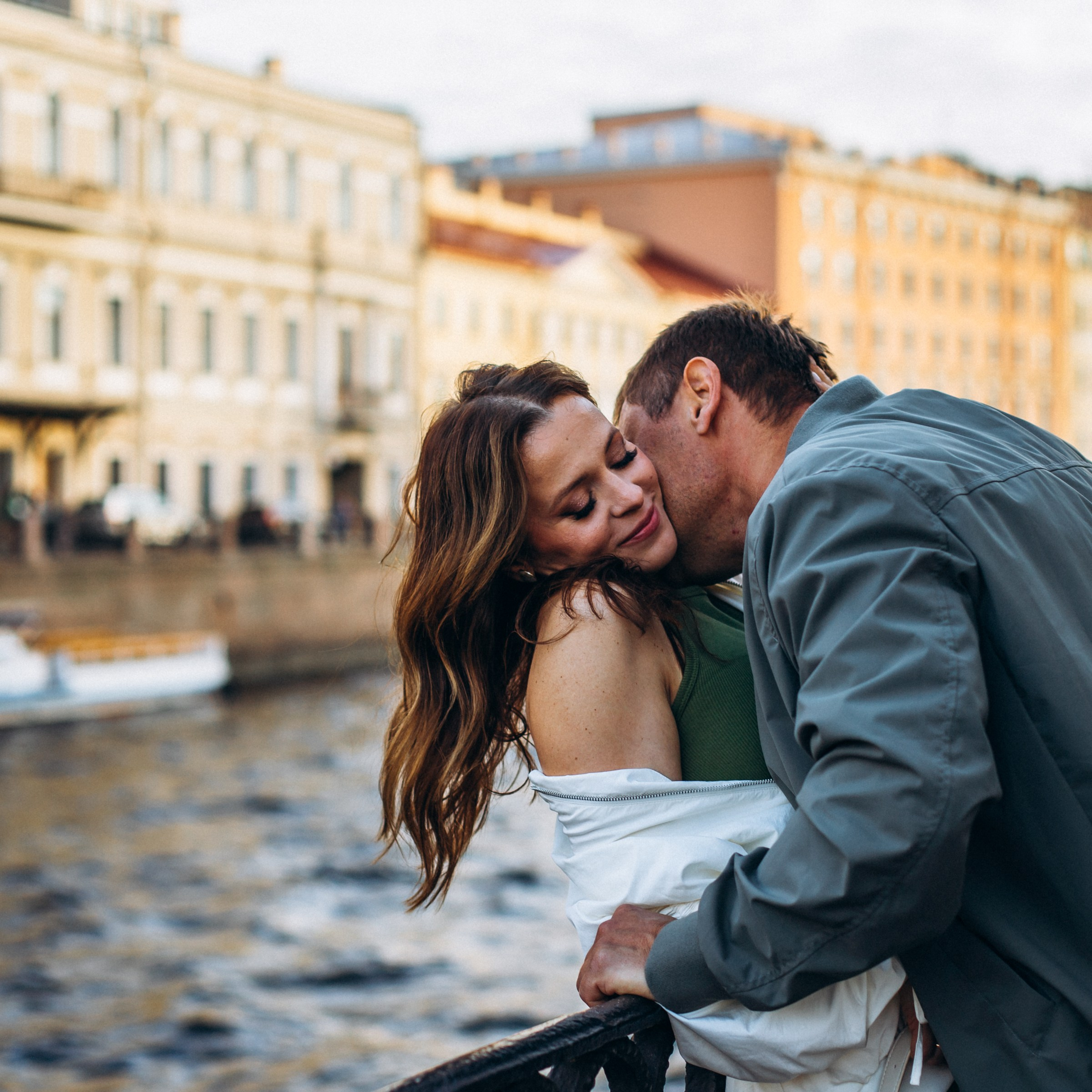 Сергей и Наталья в июне. Фотопрогулка в Петербурге. Индивидуальный и семейный фотограф в Санкт-Петербурге
