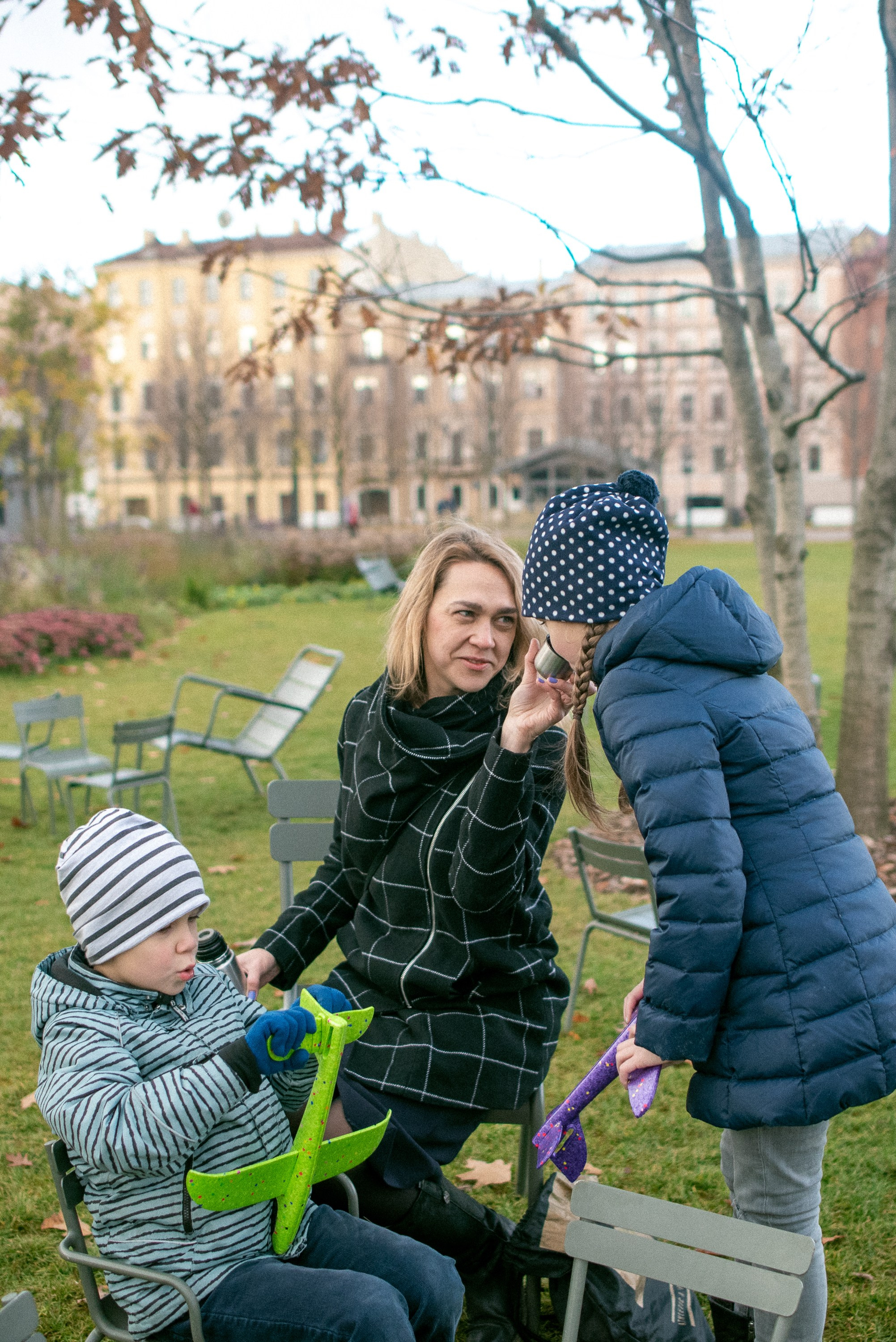 Walk in New Holland. Documentary family photography in Barcelona and beyond