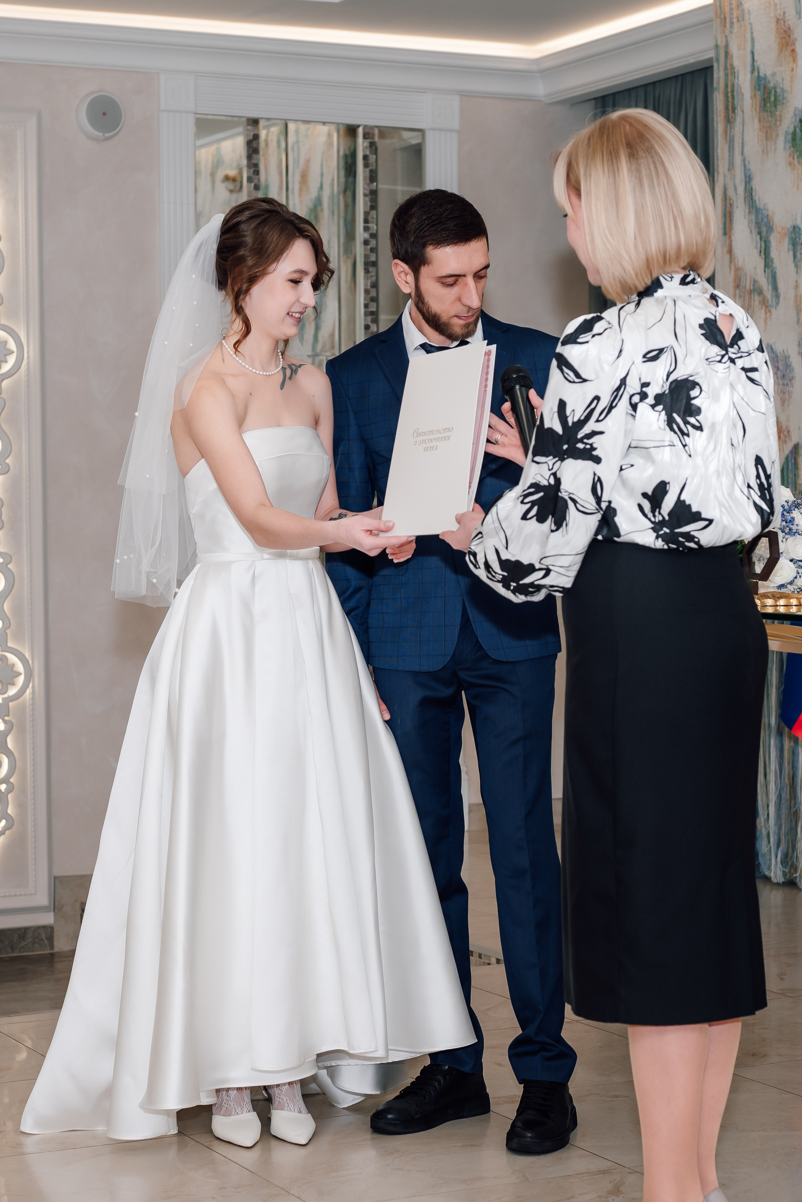 Свадьбы: ЗАГС. Фотограф Вероника Чермных