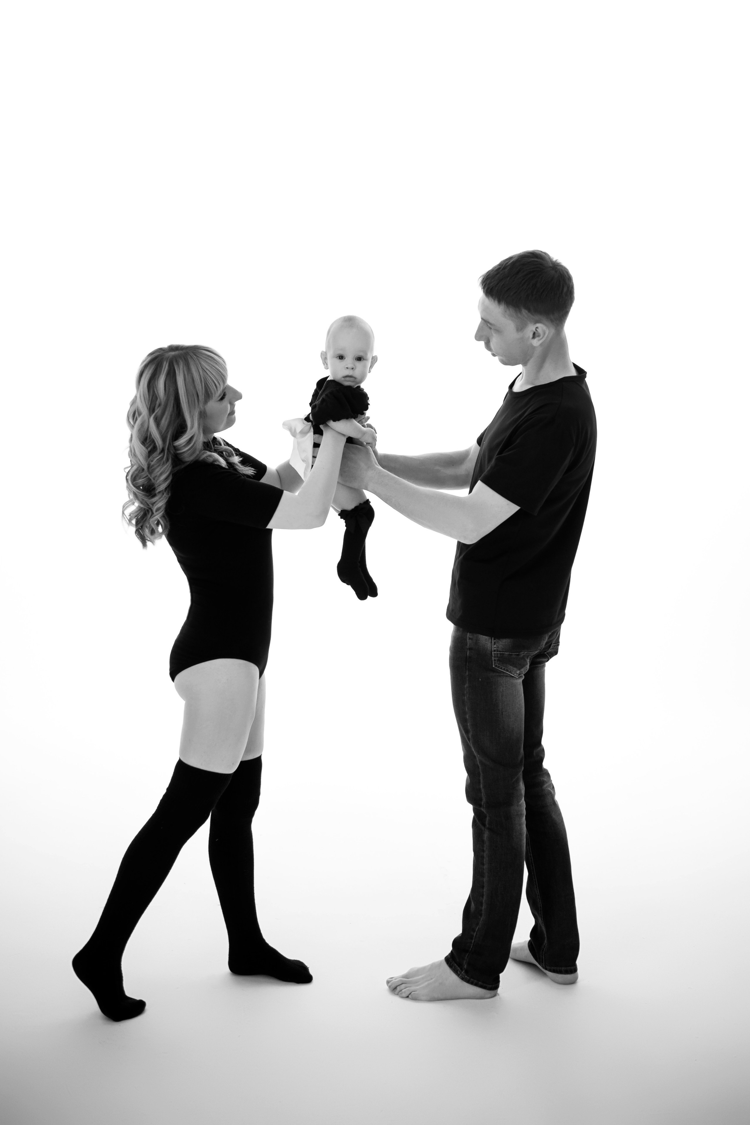 Боди 42-46 черное плюс гольфы. Фотограф Анна Качан