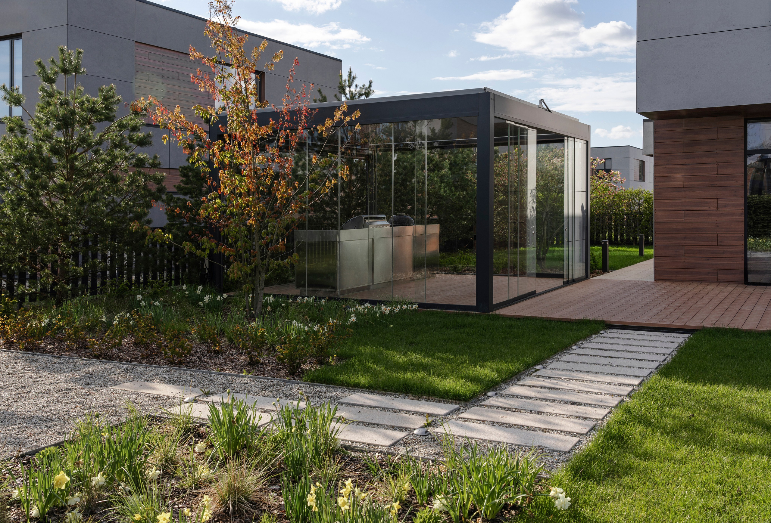 Blooming in the garden, Moscow region. Артамонов Александр | Архитектурный и ландшафтный фотограф