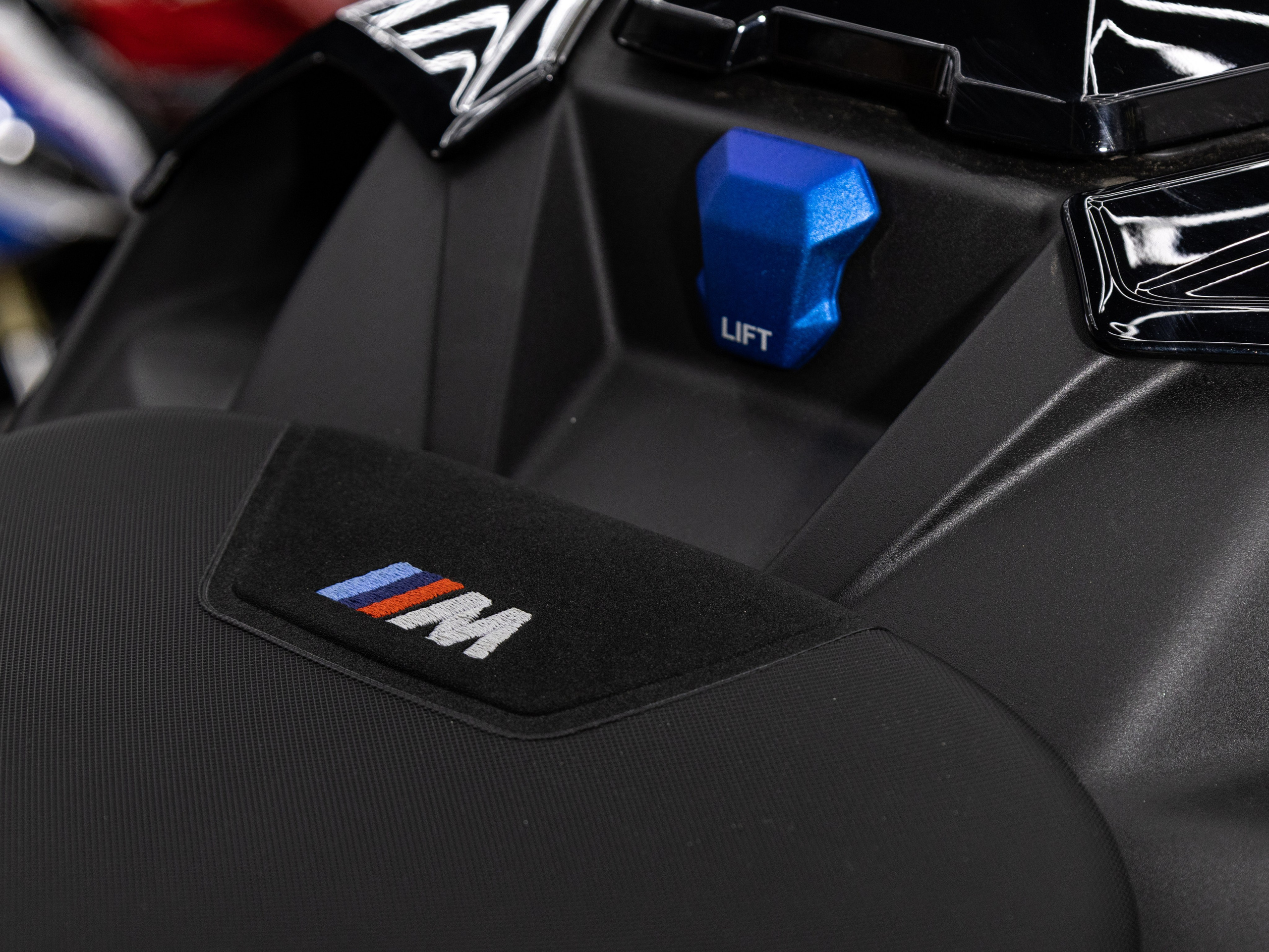 Фотосессия с мотоциклами и автомобилями. Предметный фотограф в Москве и Московской области