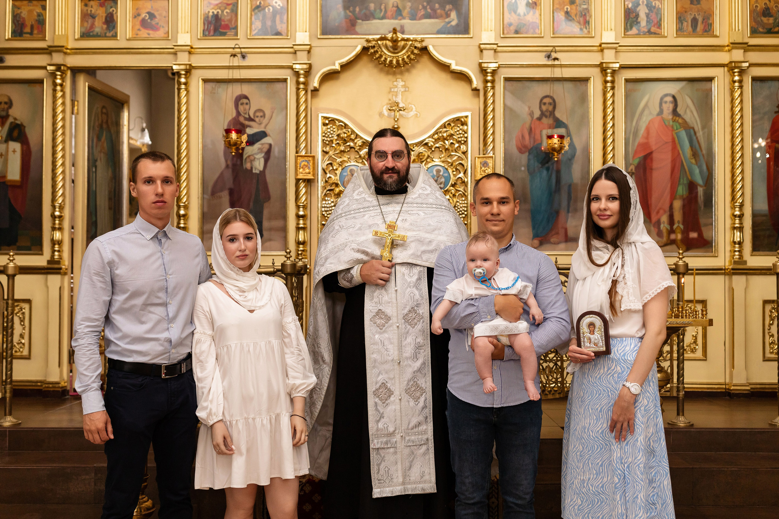 Таинство крещения Романа в Церкви Георгия Победоносца. Анастасия Безуглова- свадебный фотограф в Таганроге