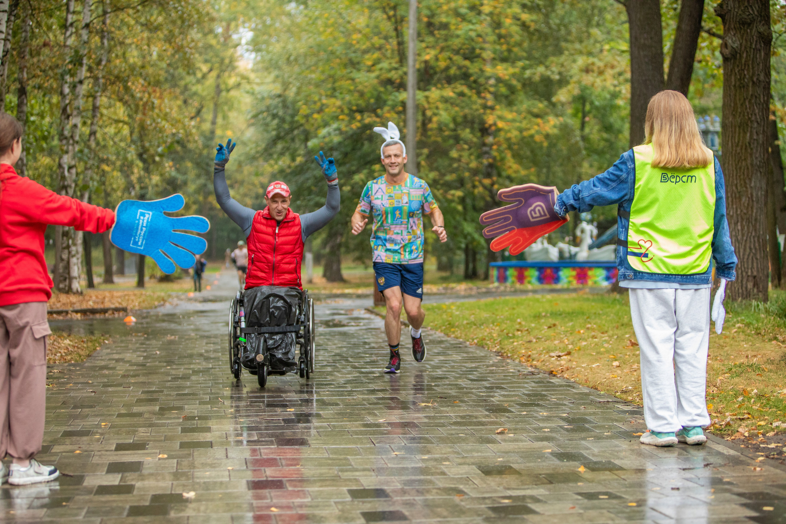 7 лет забегам 5 вёрст Химки 28.09.24. Фотограф Сергей Ловкий