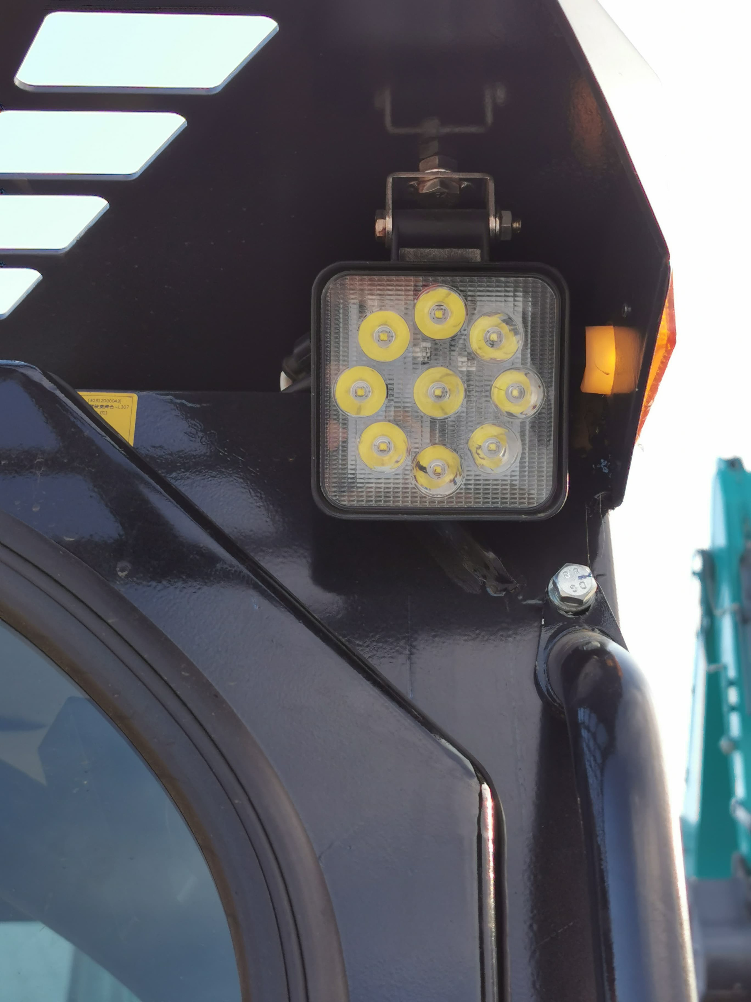 Фото миник Beezone BS1250SL. Продажа и обслуживание грузовой техники и спецтехники в г. Новосибирск компания СТИ