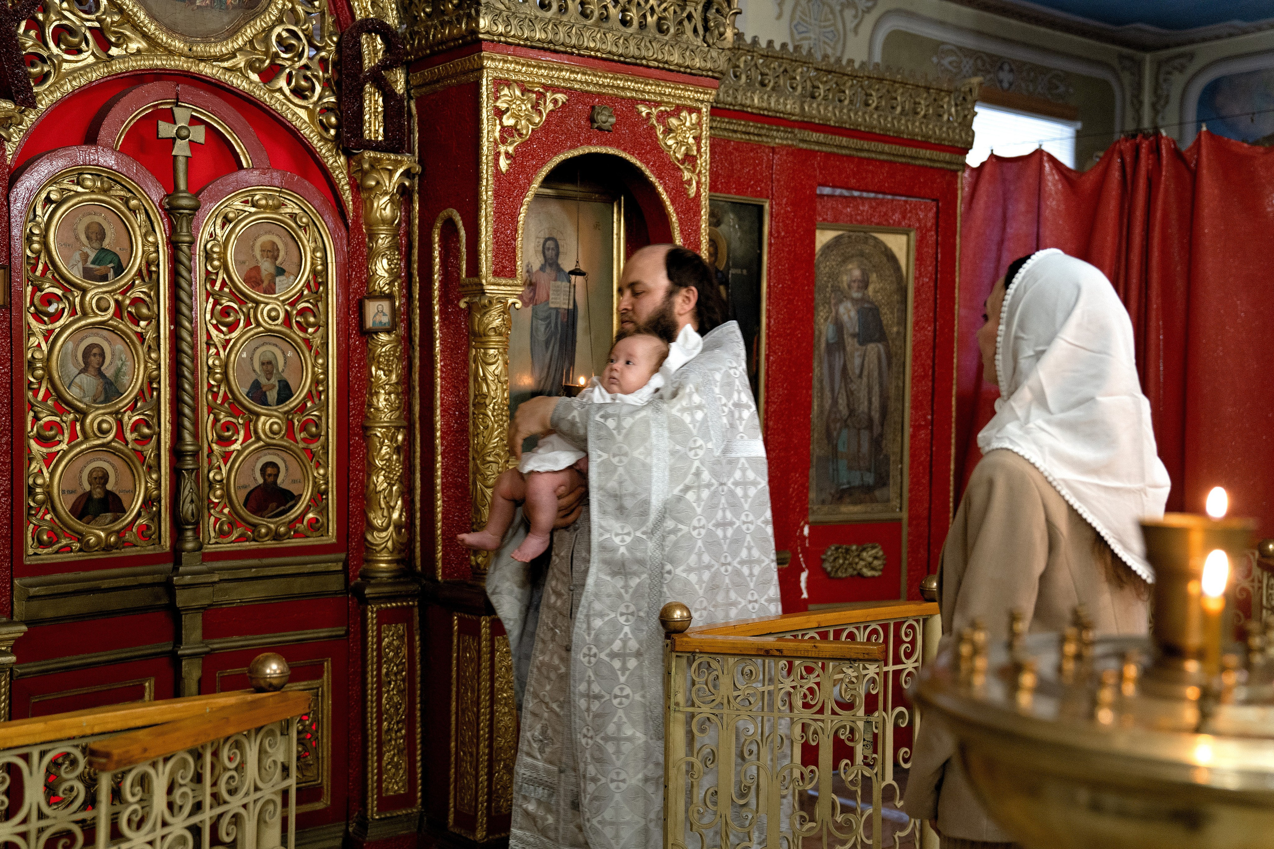 Съемка Таинства Крещения в храме Архангела Михаила в Тропареве. Семейный и детский фотограф в Москве Екатерина Офицерова