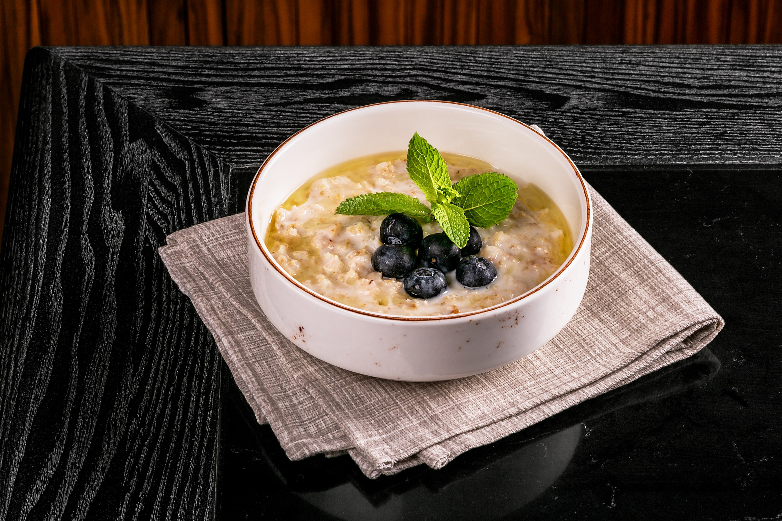 Каша овсяная с голубикой, съёмка меню