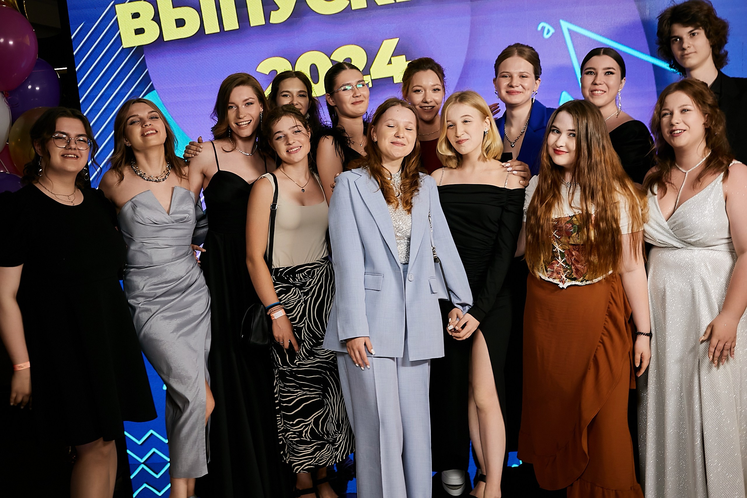 Выпускной 2024 концертный зал Академия ВТБ. Фотограф и Видеограф в Москве. Олег Корушев