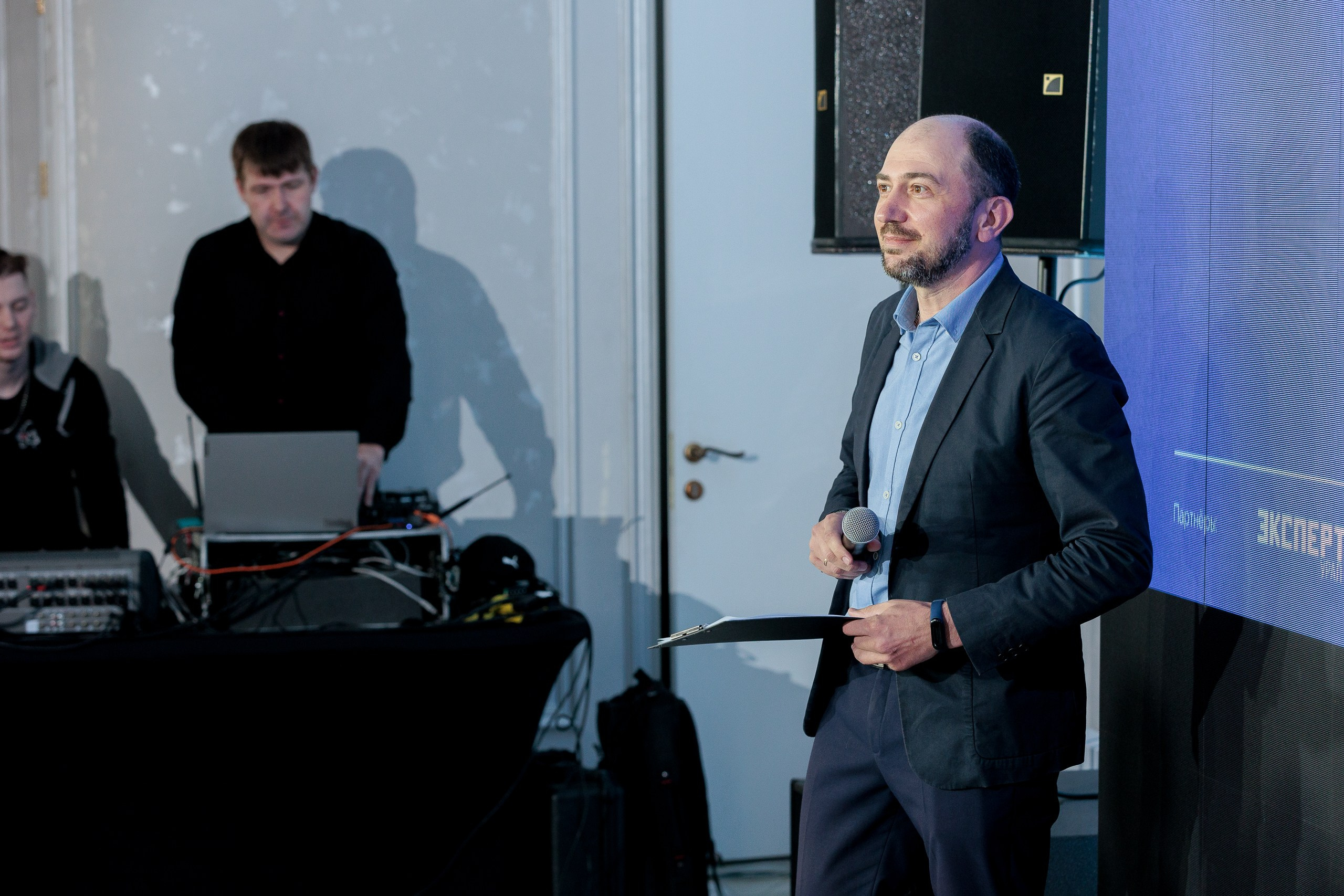 Фотограф для съемки награждения на корпоративной премии. Контент для бизнеса в Екатеринбурге Полдень Медиа