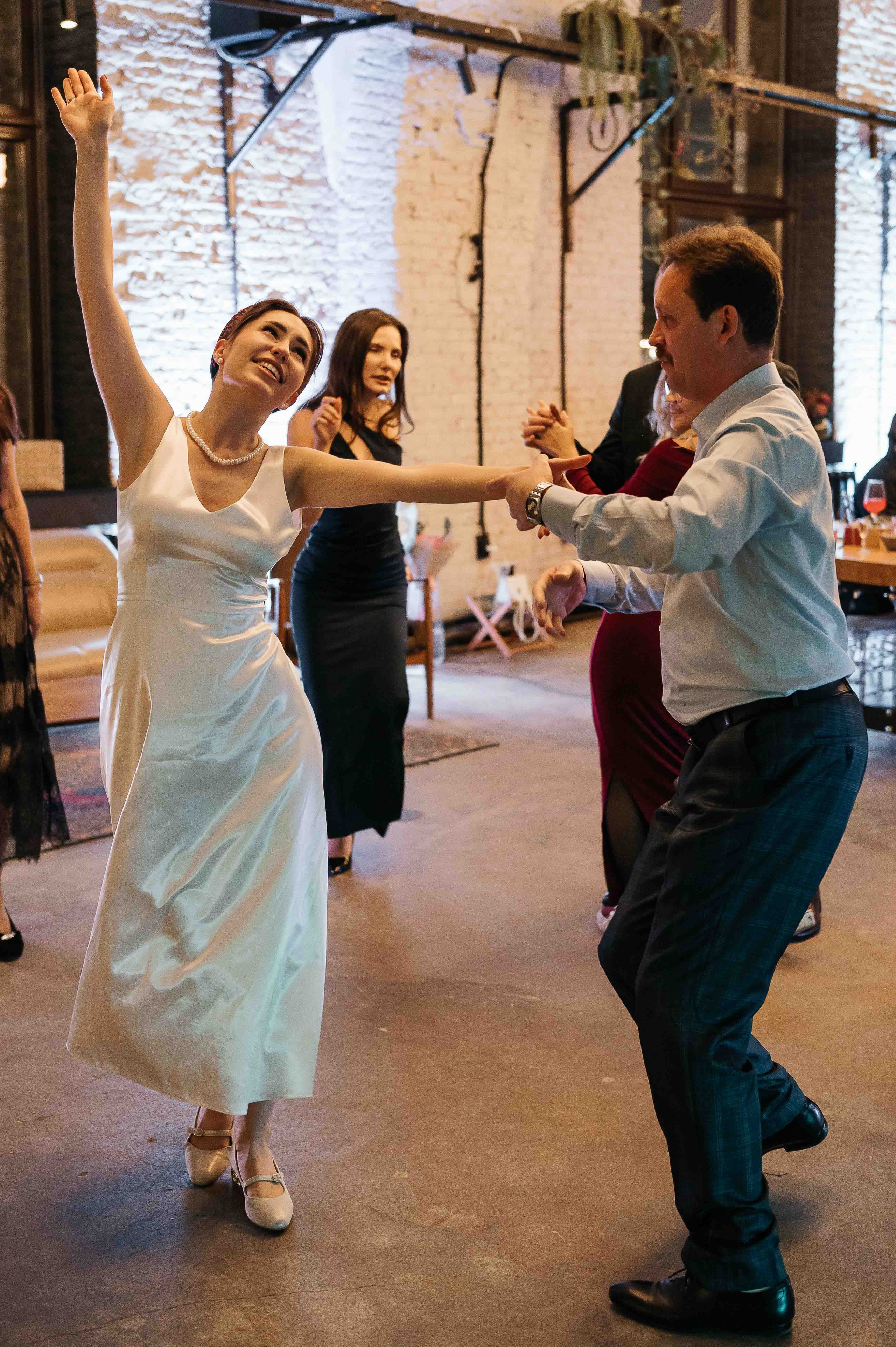 Утро невесты в гостинице. Свадебный и семейный фотограф в Котласе Никита Попов