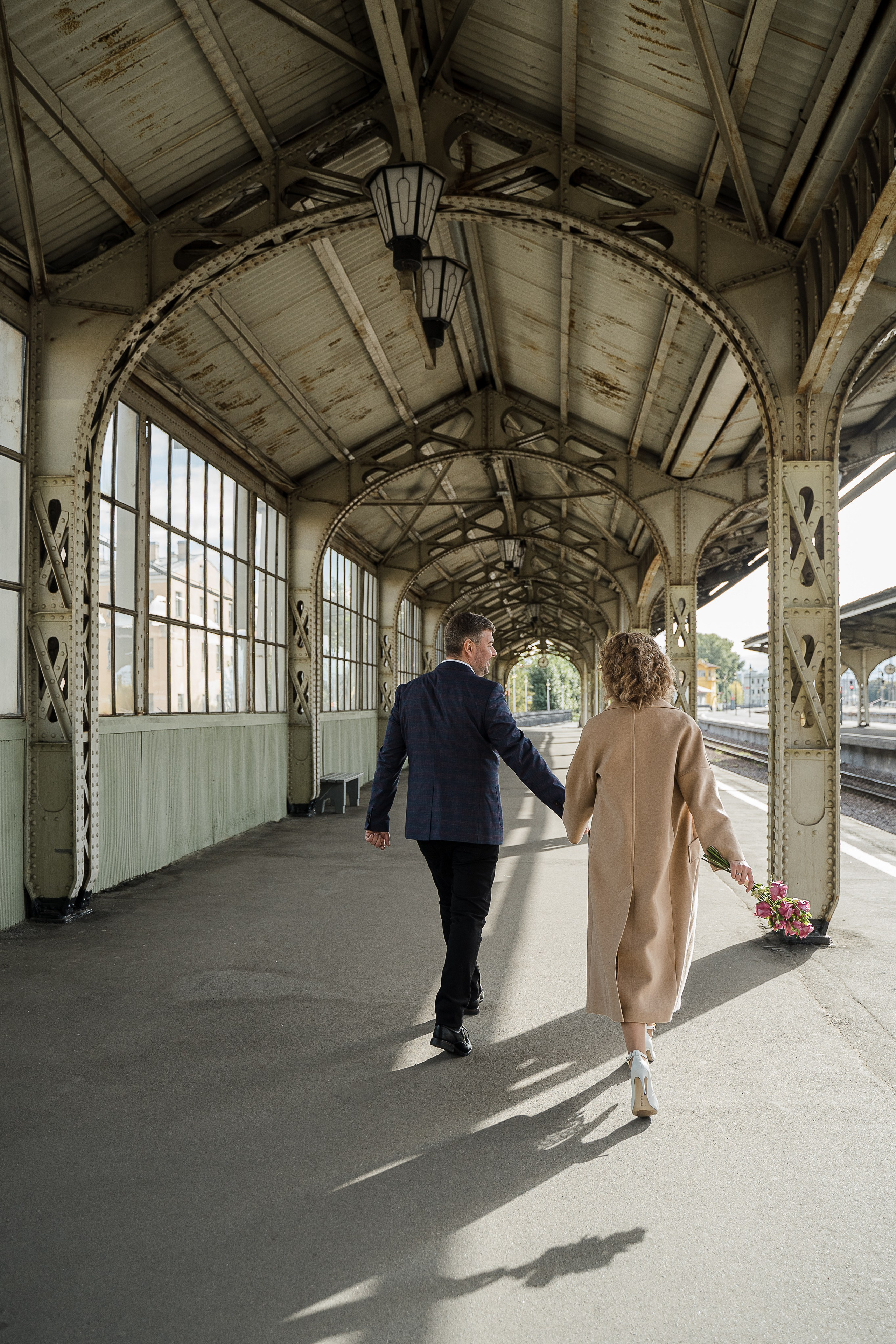 Свадебная фотосессия на Витебском вокзале. Свадебный и семейный фотограф в Пушкине и Санкт-Петербурге Мария Филиппова