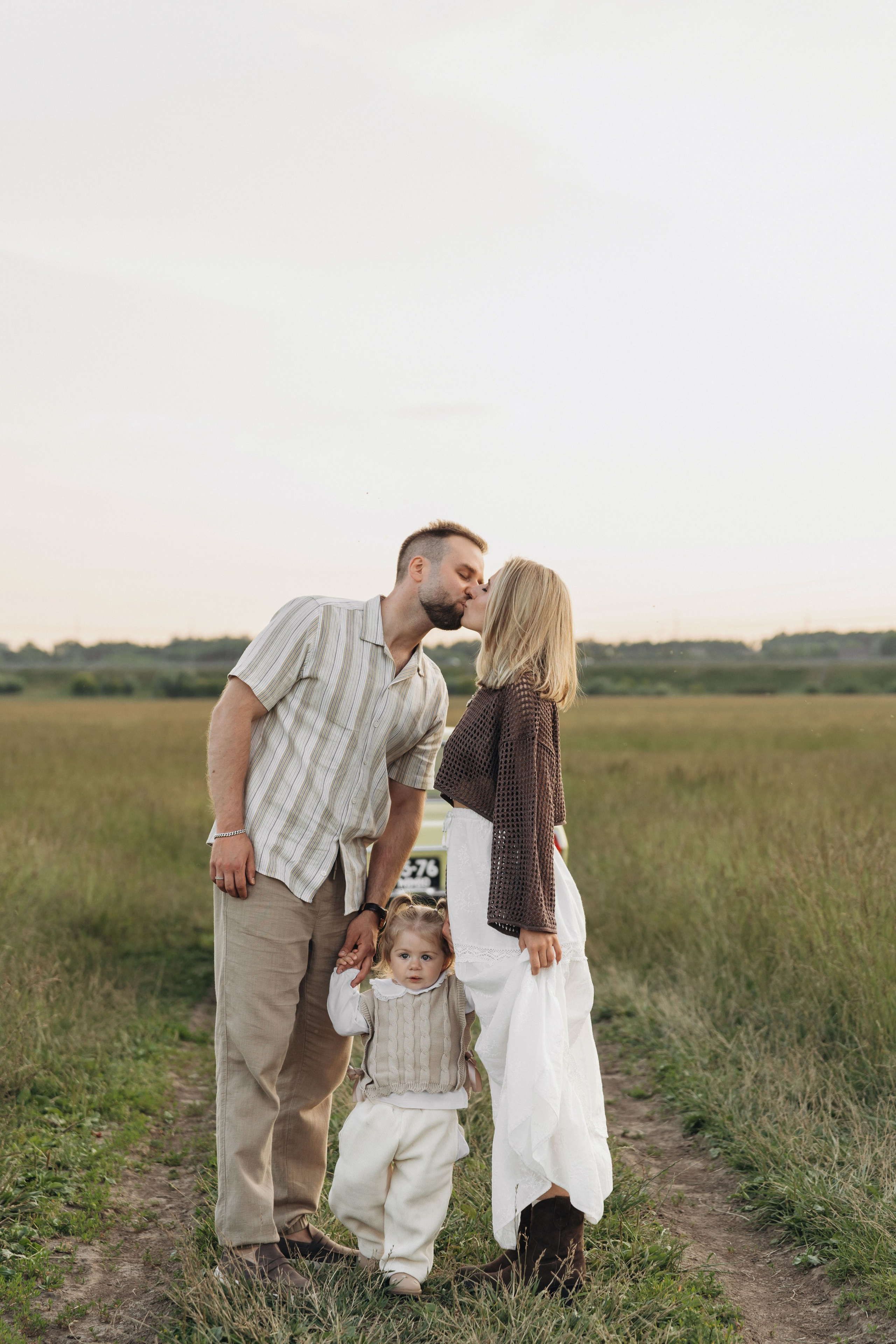 На машине загород. Ваш фотограф Вика Артемова