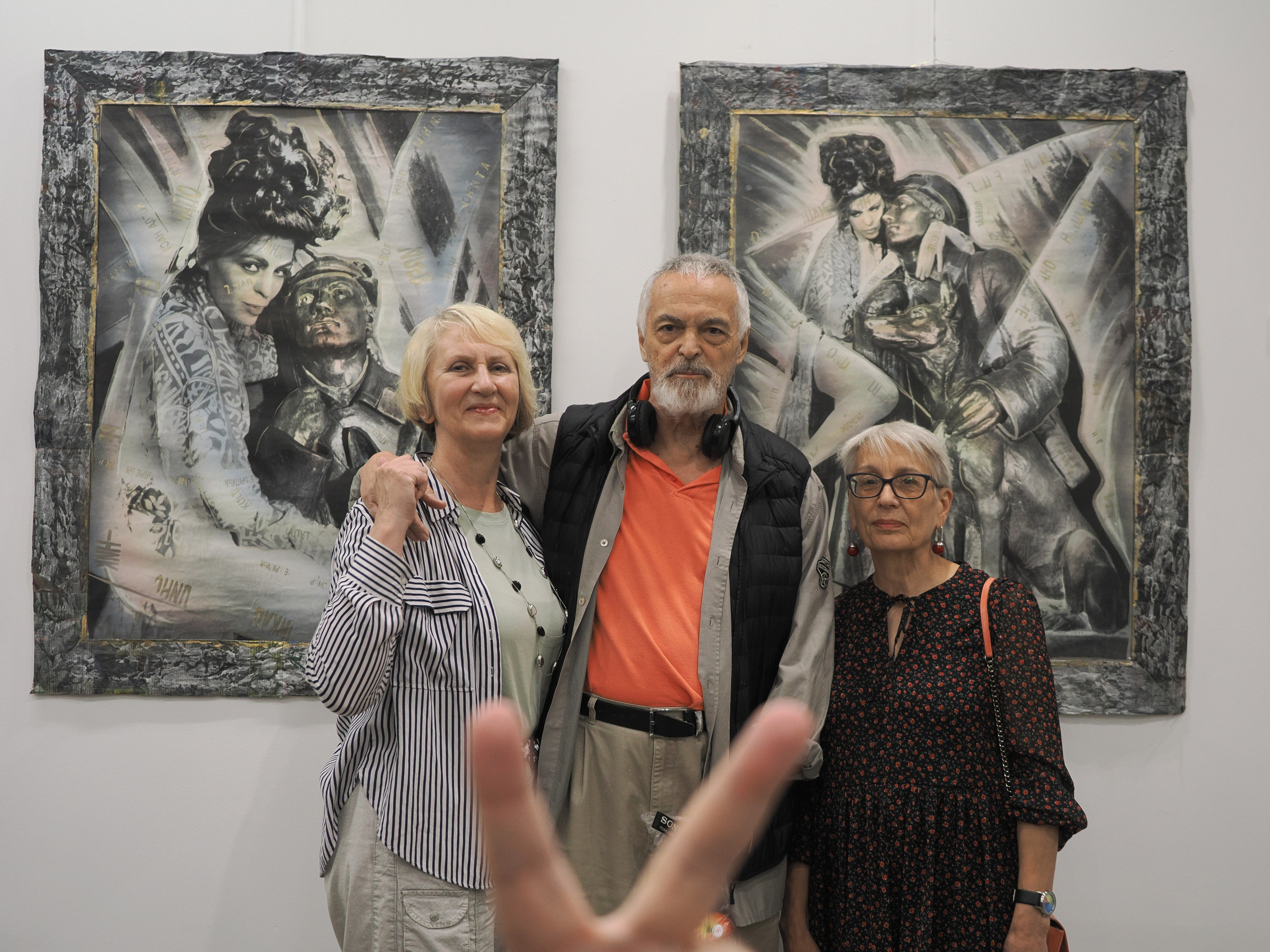 Фото ТОП Яблоко Галерея  современного искусства 13.20 