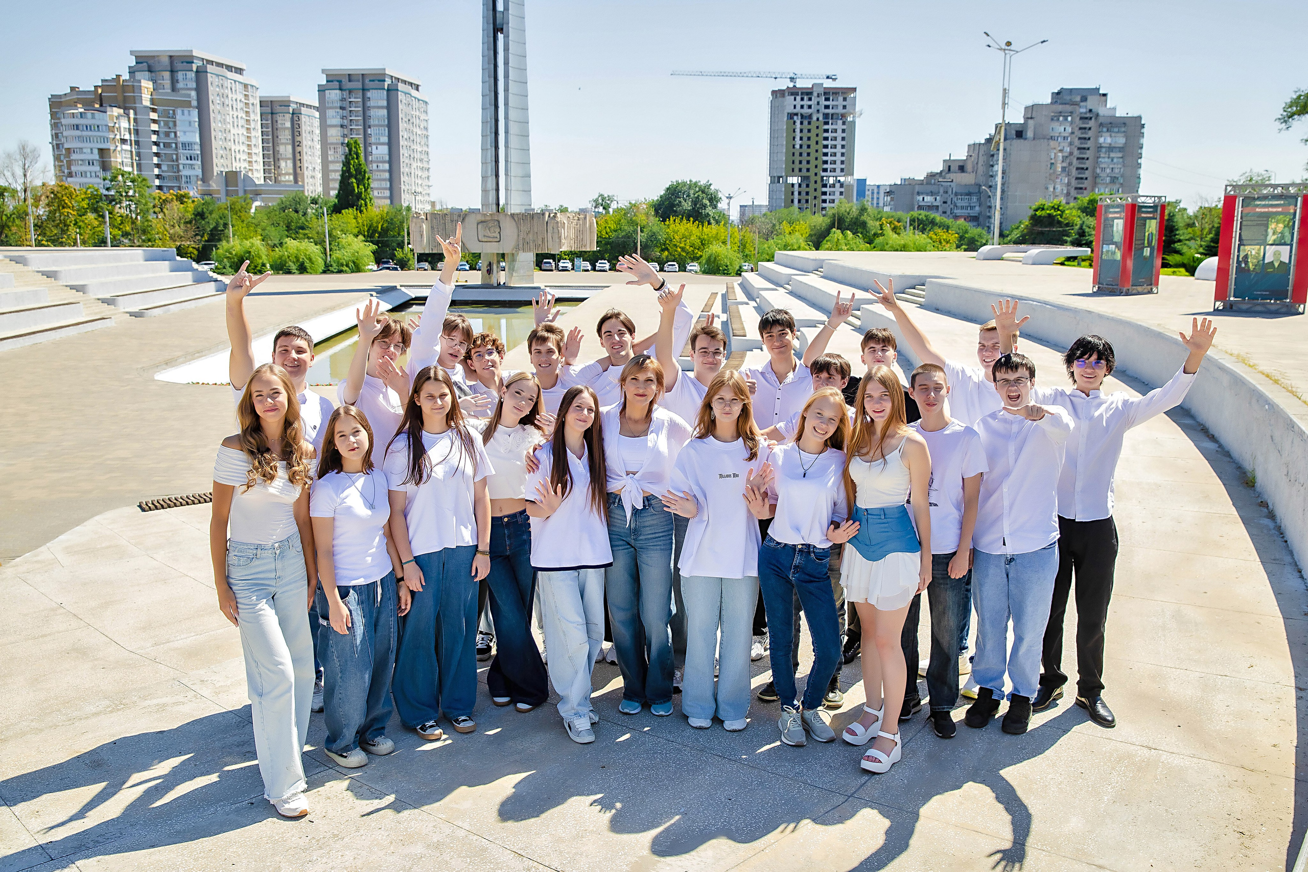 Фотосессия ШКОЛА 81 КЛАСС 11Б Выпуск 2026. Современные Выпускные Альбомы в Ростове-на-Дону
