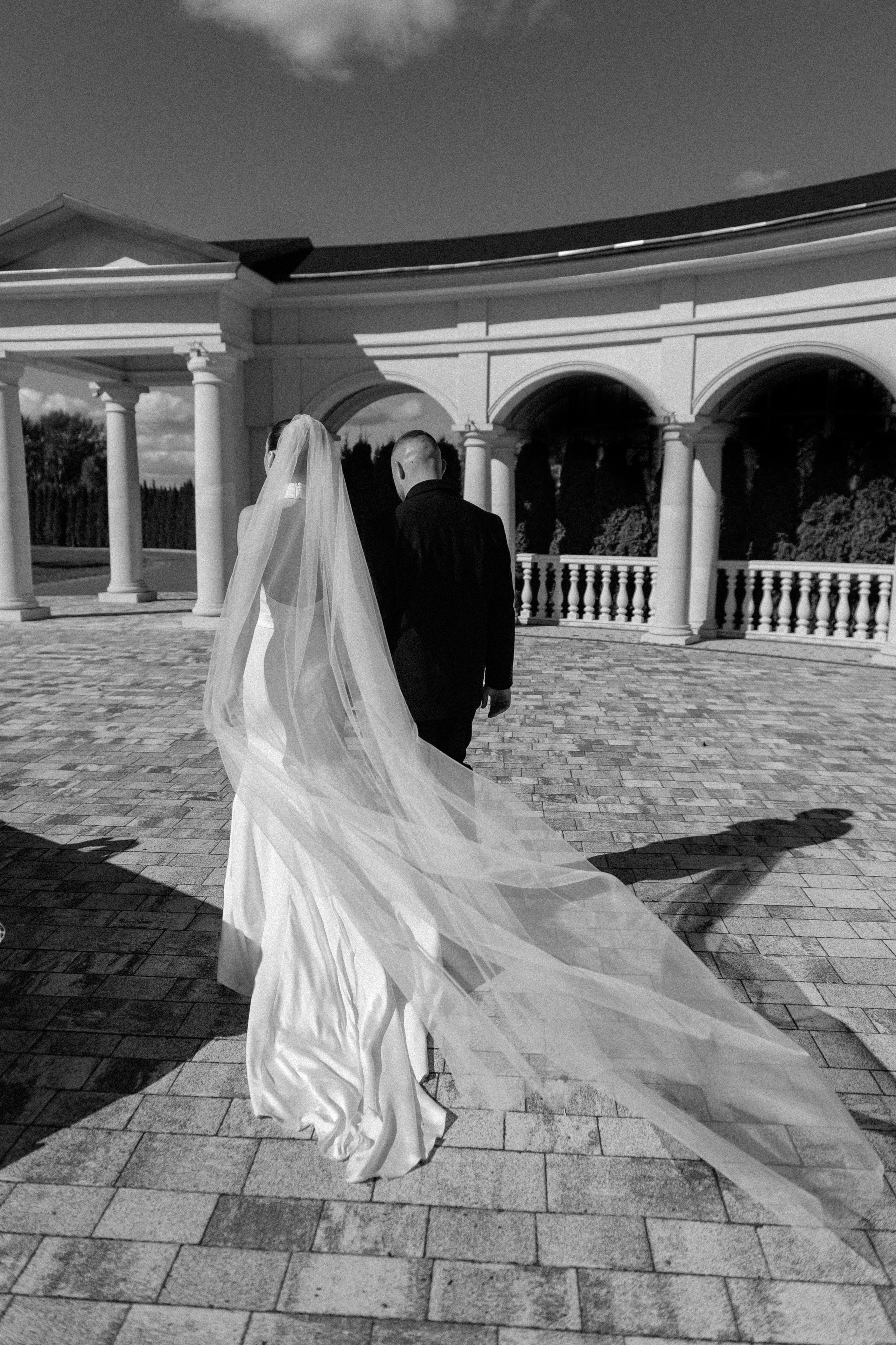 Wedding day in VERSAL PARK. Wedding PHOTOGRAPHER Andrew Vnukov