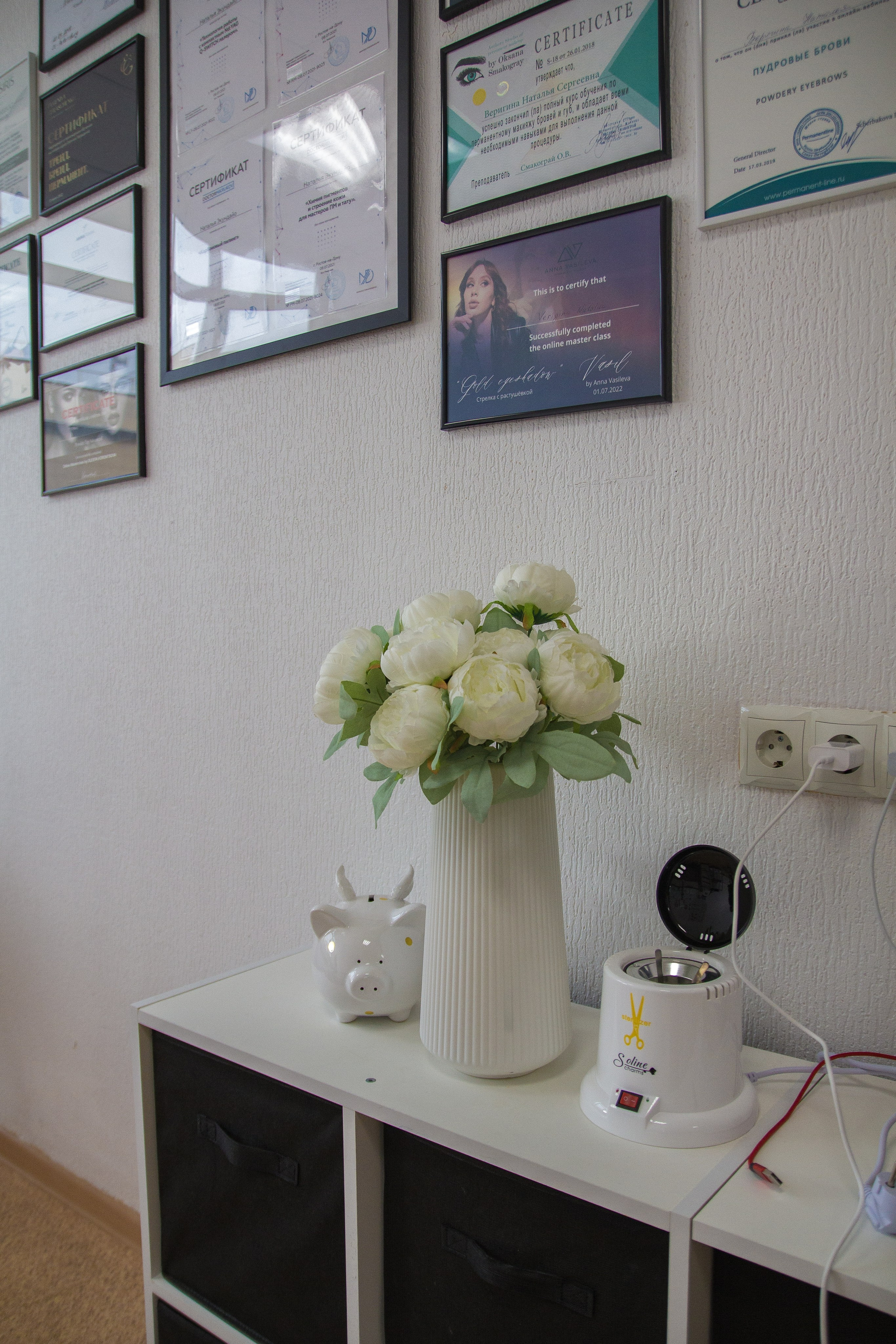 Перманент, контент. Женский портрет и немного больше в Санкт-Петербурге