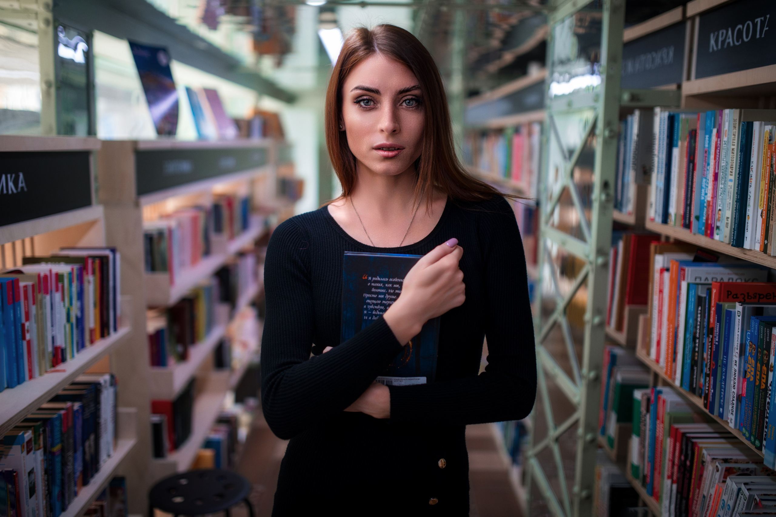 Фотосессия с Надеждой в книжном магазине для «себя»